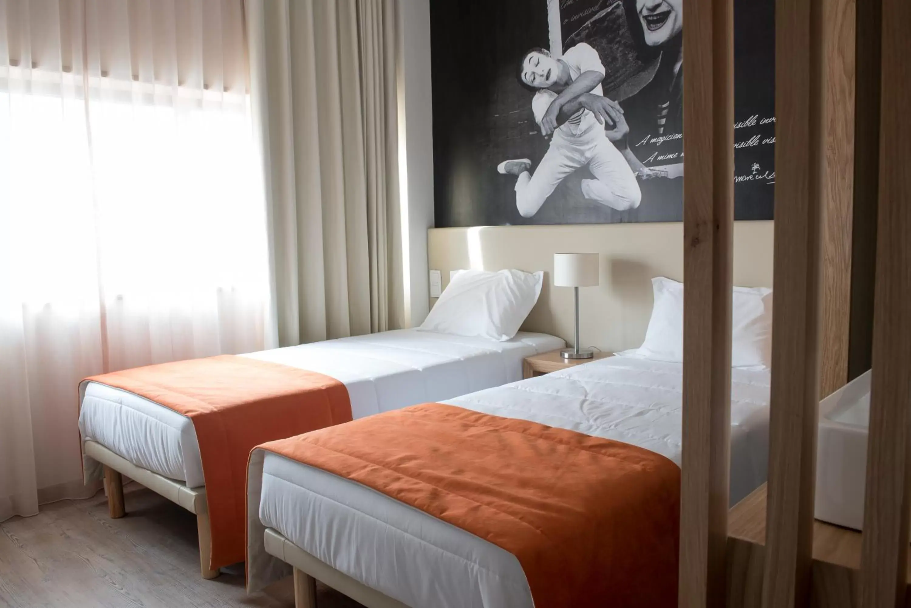 Photo of the whole room, Bed in Porto Coliseum Hotel