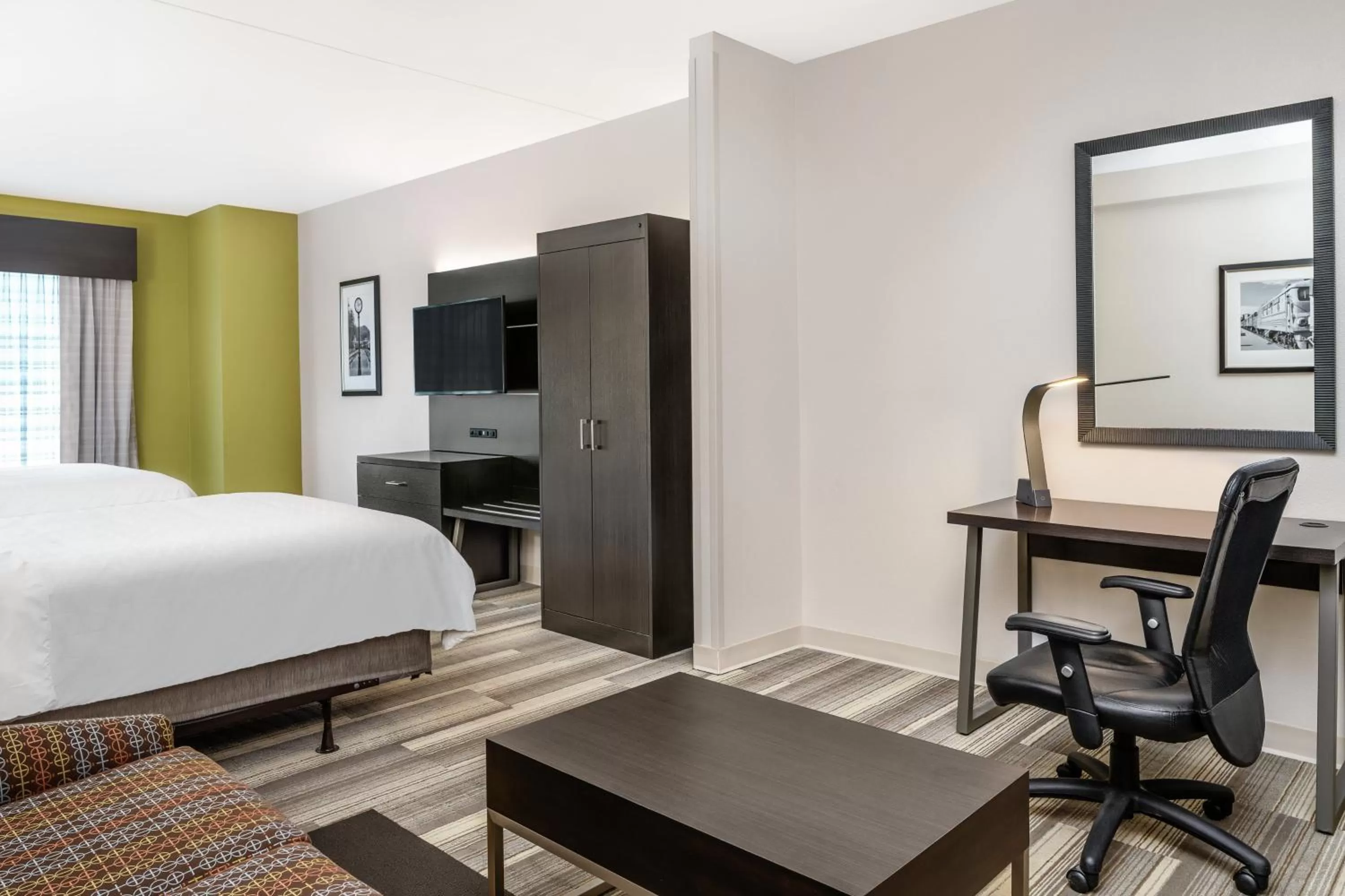Photo of the whole room, Bed in Holiday Inn Express & Suites Florence by IHG