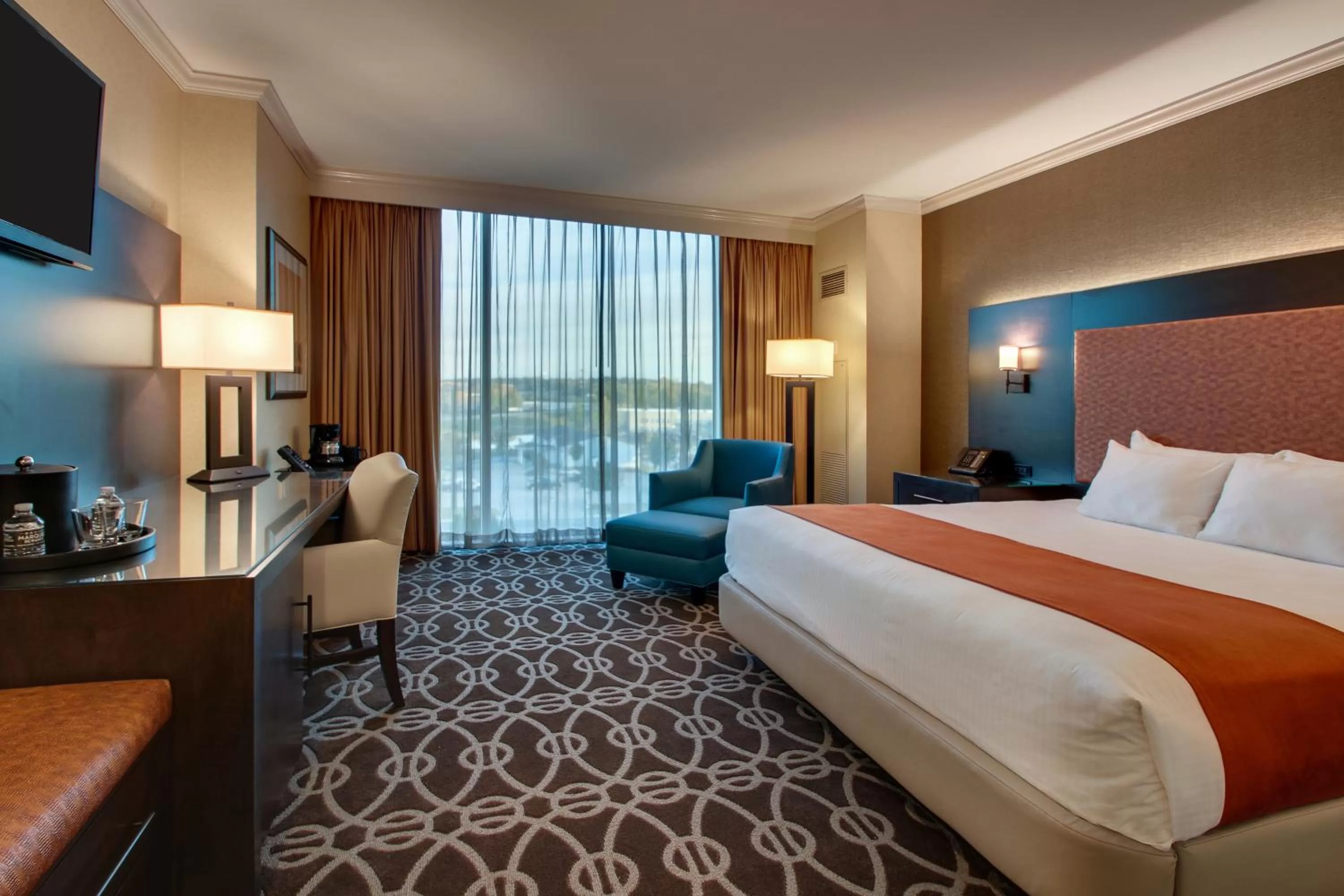 Photo of the whole room, Bed in Argosy Casino & Hotel