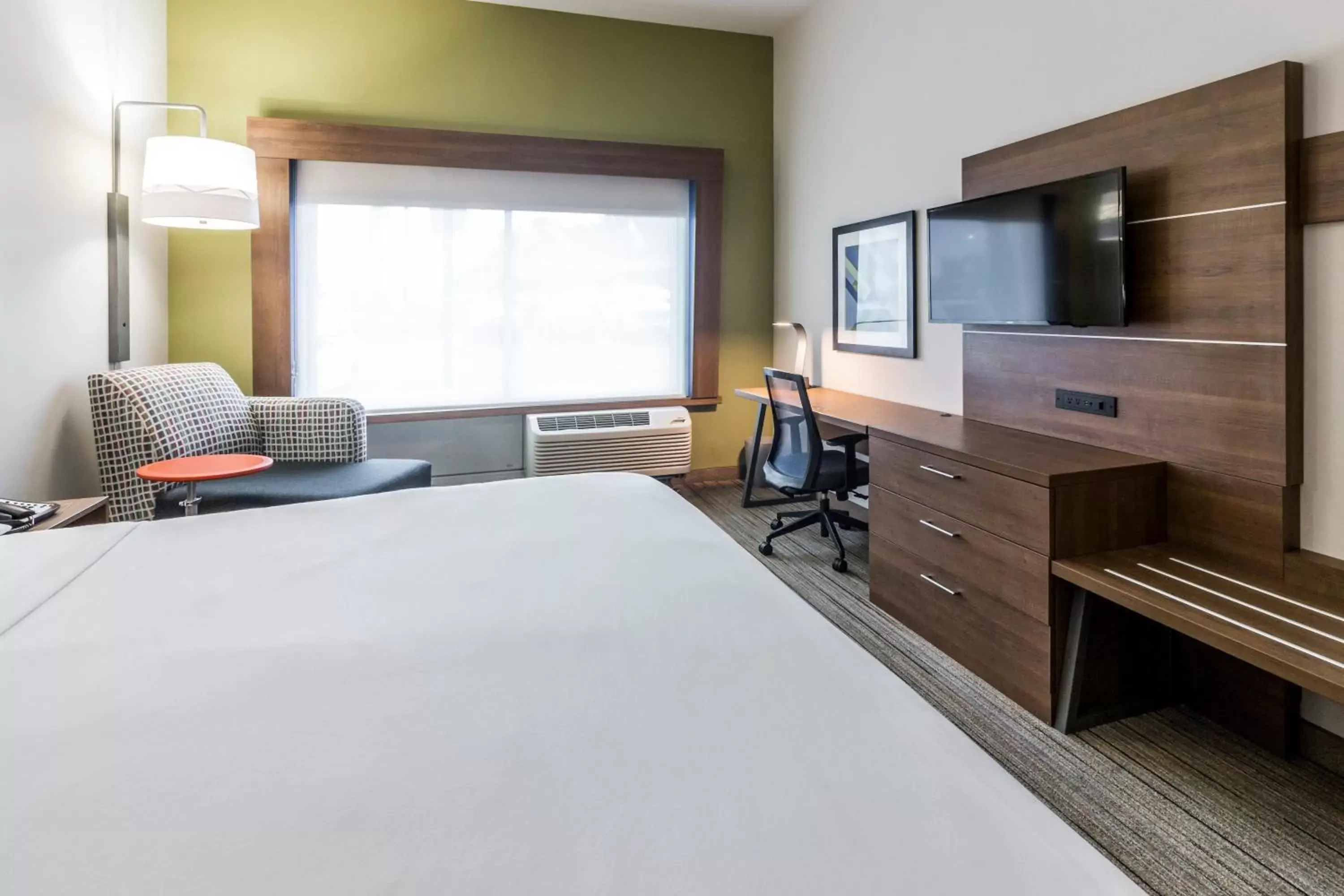 Photo of the whole room, Bed in Holiday Inn Express - Villa Rica, an IHG Hotel