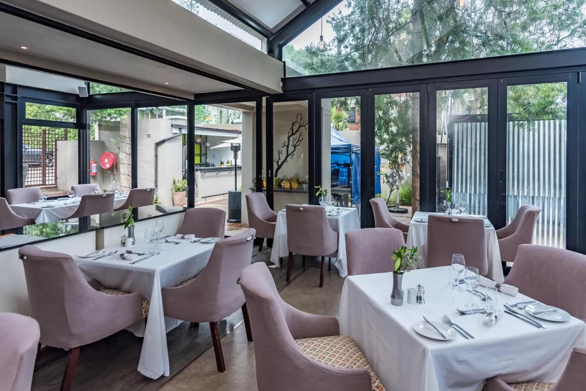 Restaurant/places to eat in Clico Boutique Hotel