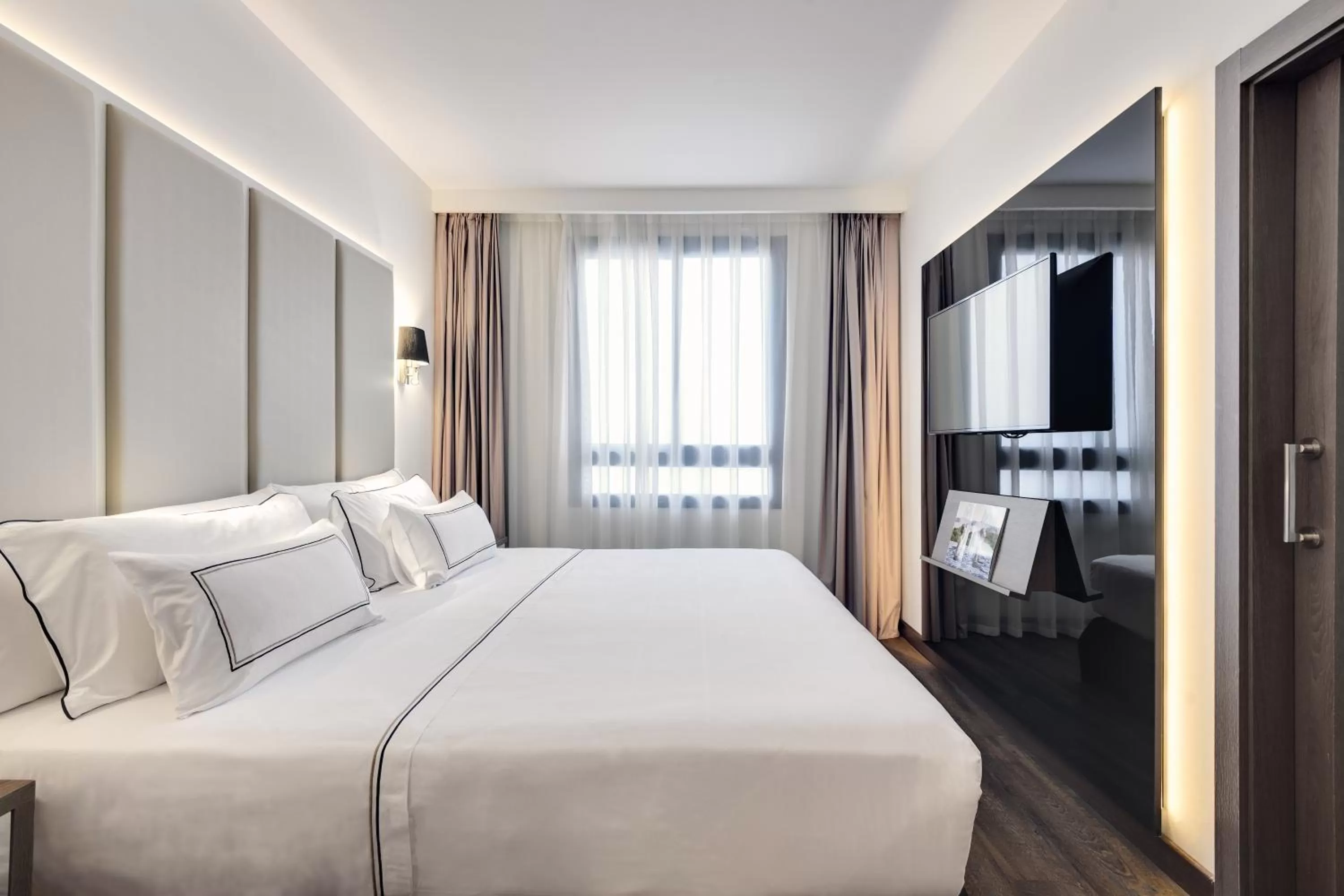 Bedroom, Bed in Melia Madrid Serrano