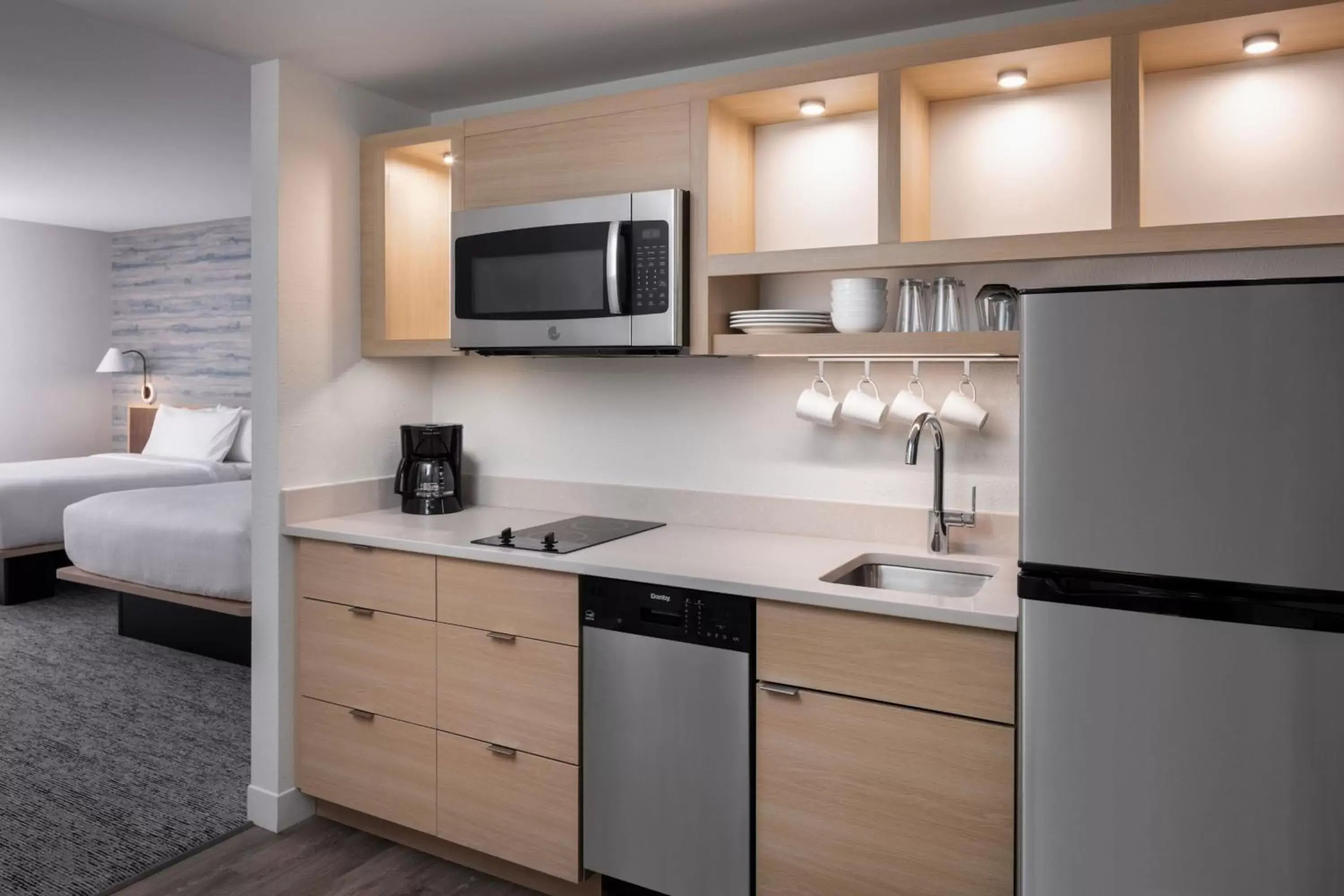 Kitchen or kitchenette, Kitchen/Kitchenette in TownePlace Suites by Marriott West Kelowna