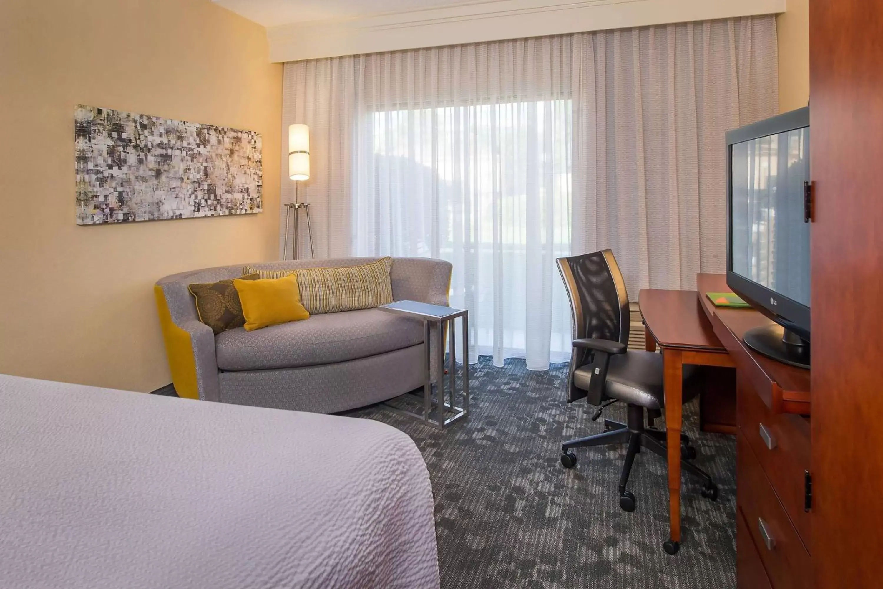 Photo of the whole room, Seating Area in Sonesta Select Charlotte University Research Park