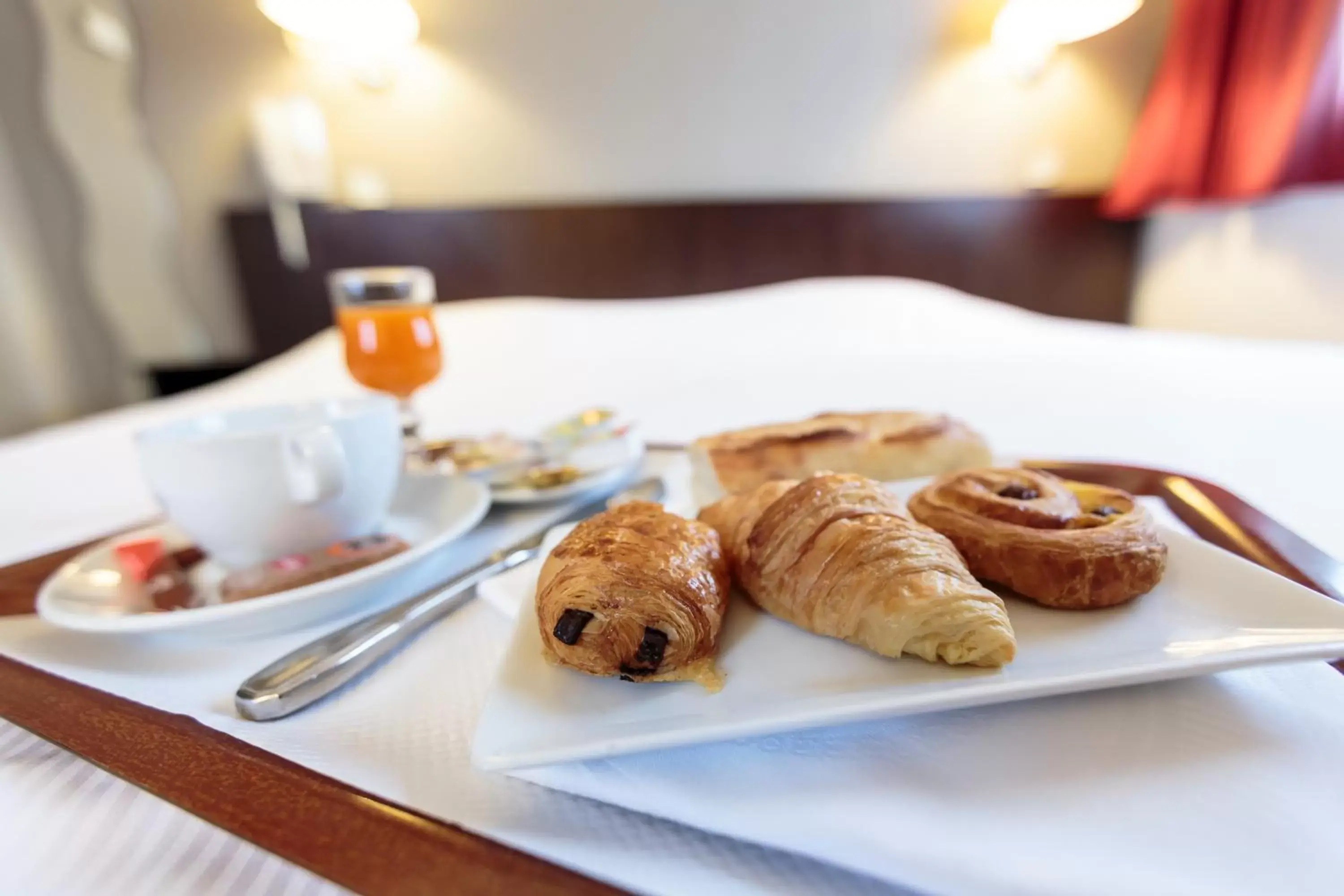 Continental breakfast in Ibis Styles Clermont-Ferrand République