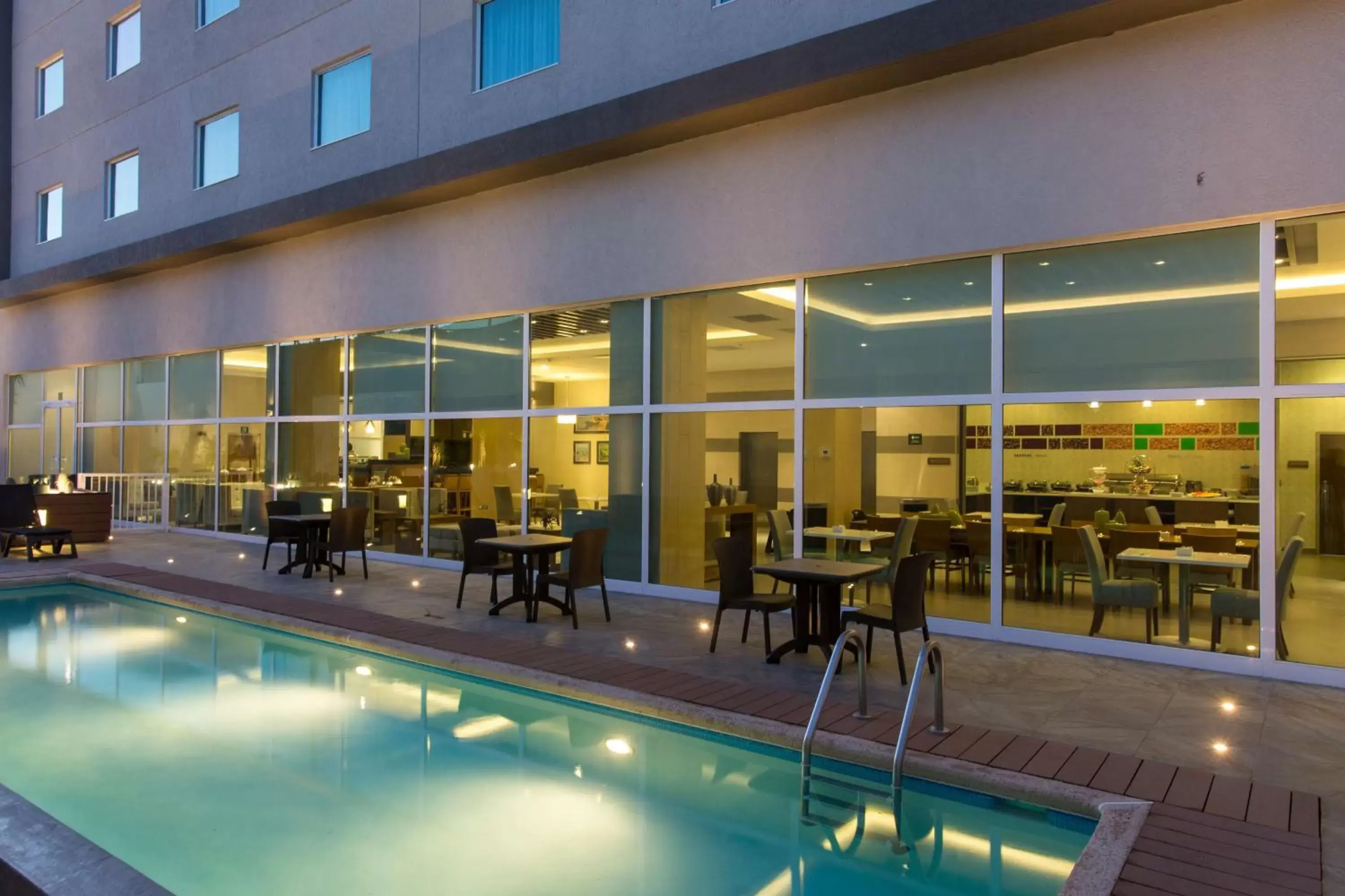 Pool view in Hampton Inn by Hilton Hermosillo