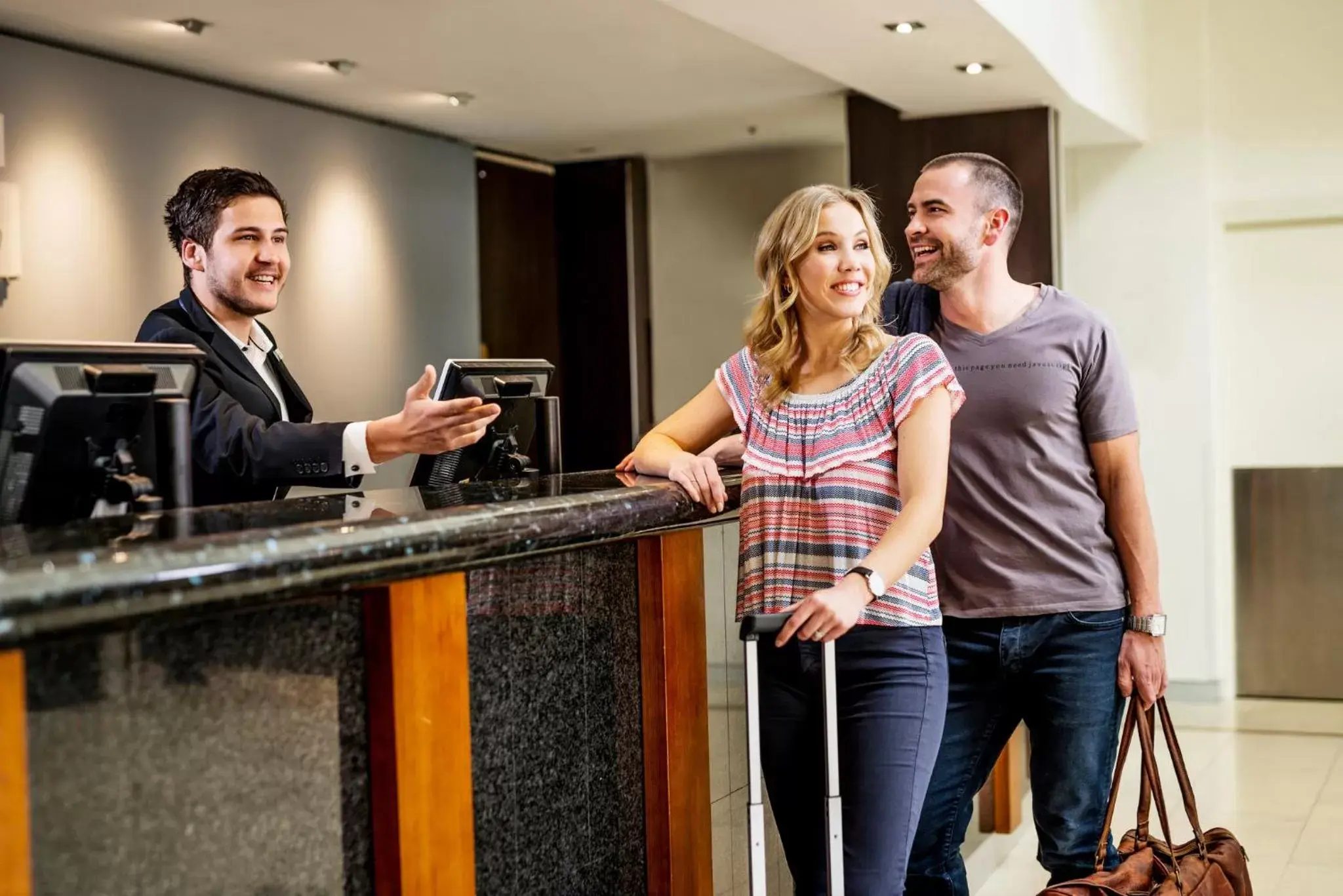 Property building, Guests in Holiday Inn Sydney Potts Point