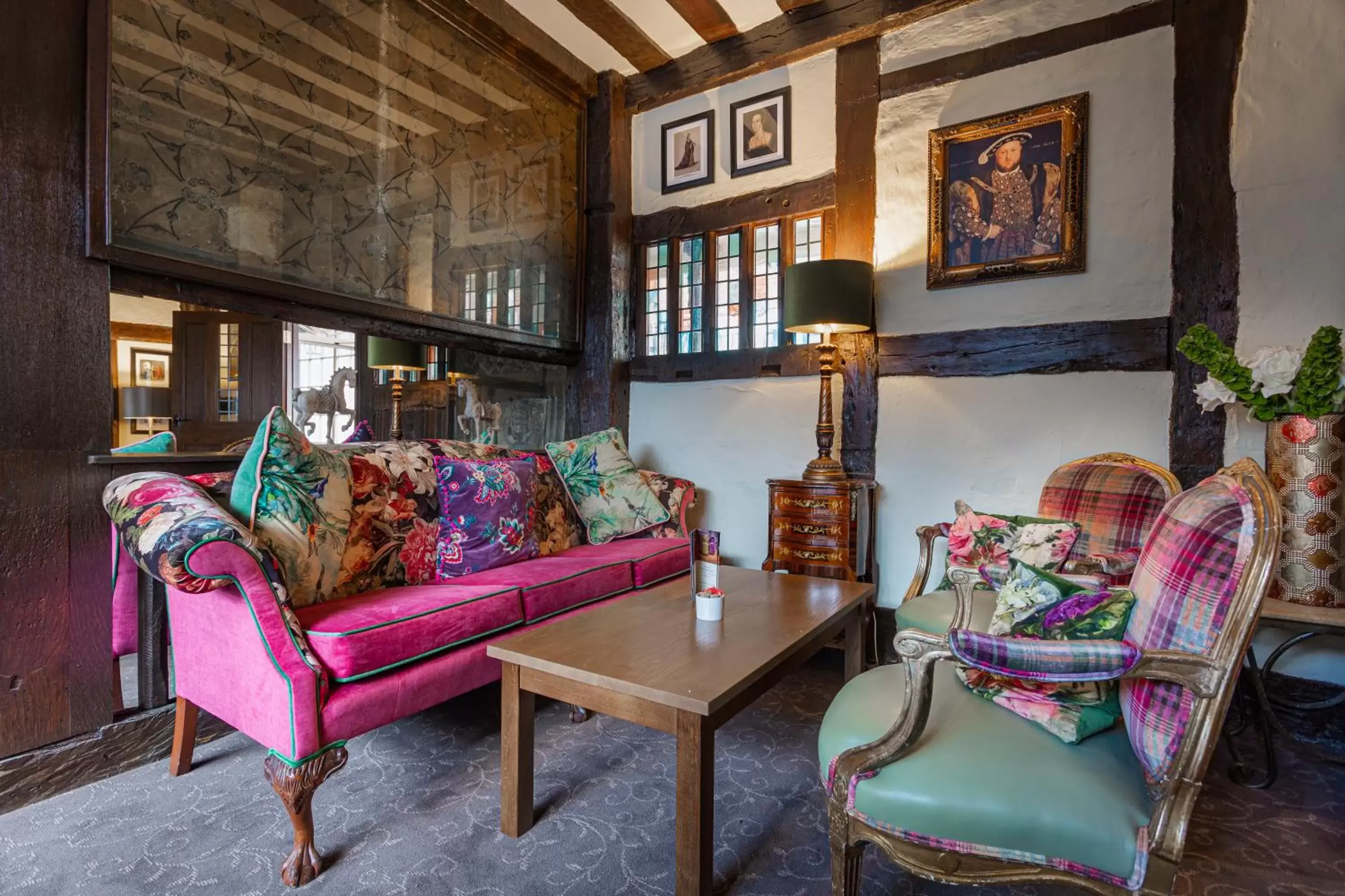 Lounge or bar, Seating Area in The White Horse Hotel, Romsey, Hampshire