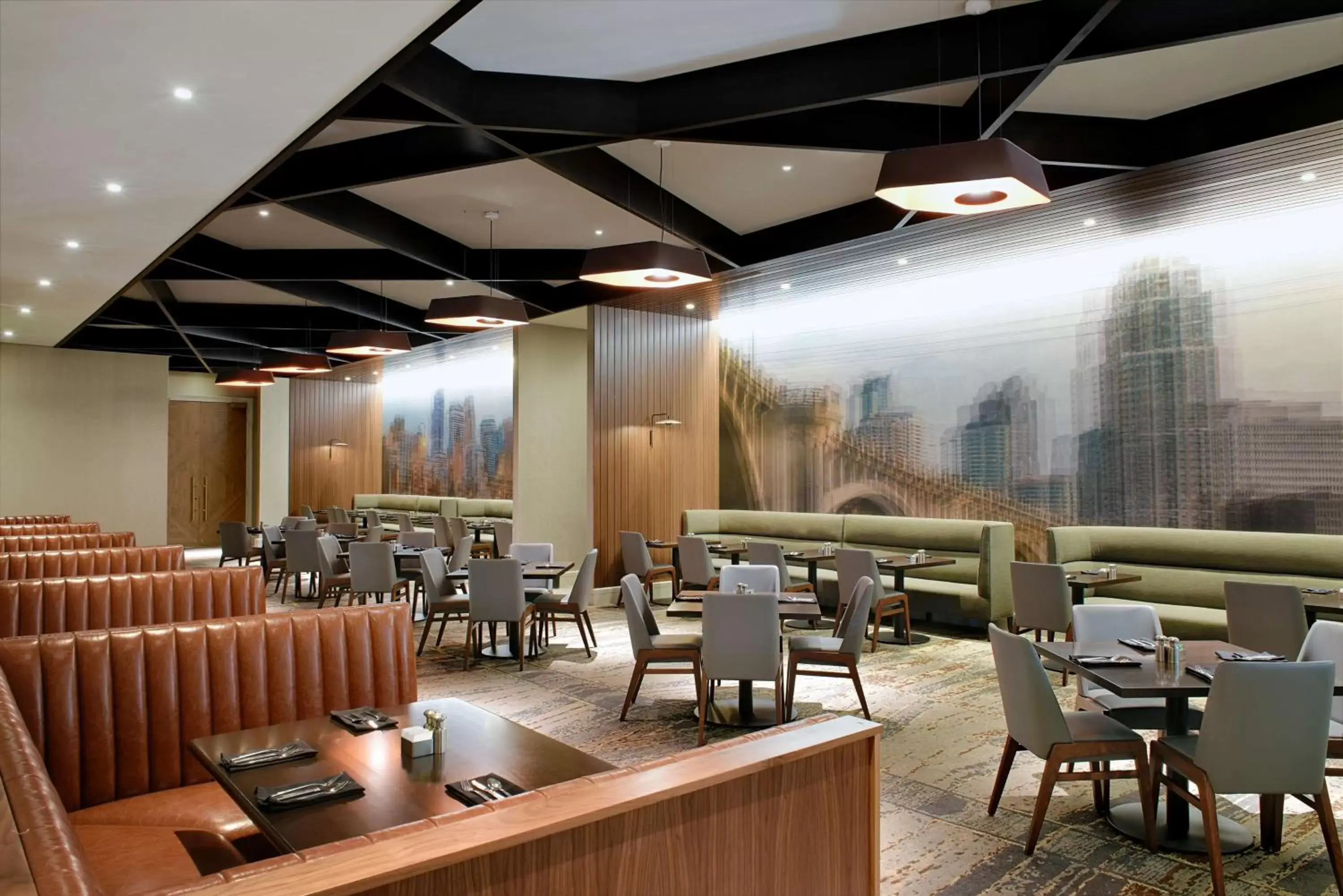 Restaurant/Places to Eat in Hilton Minneapolis