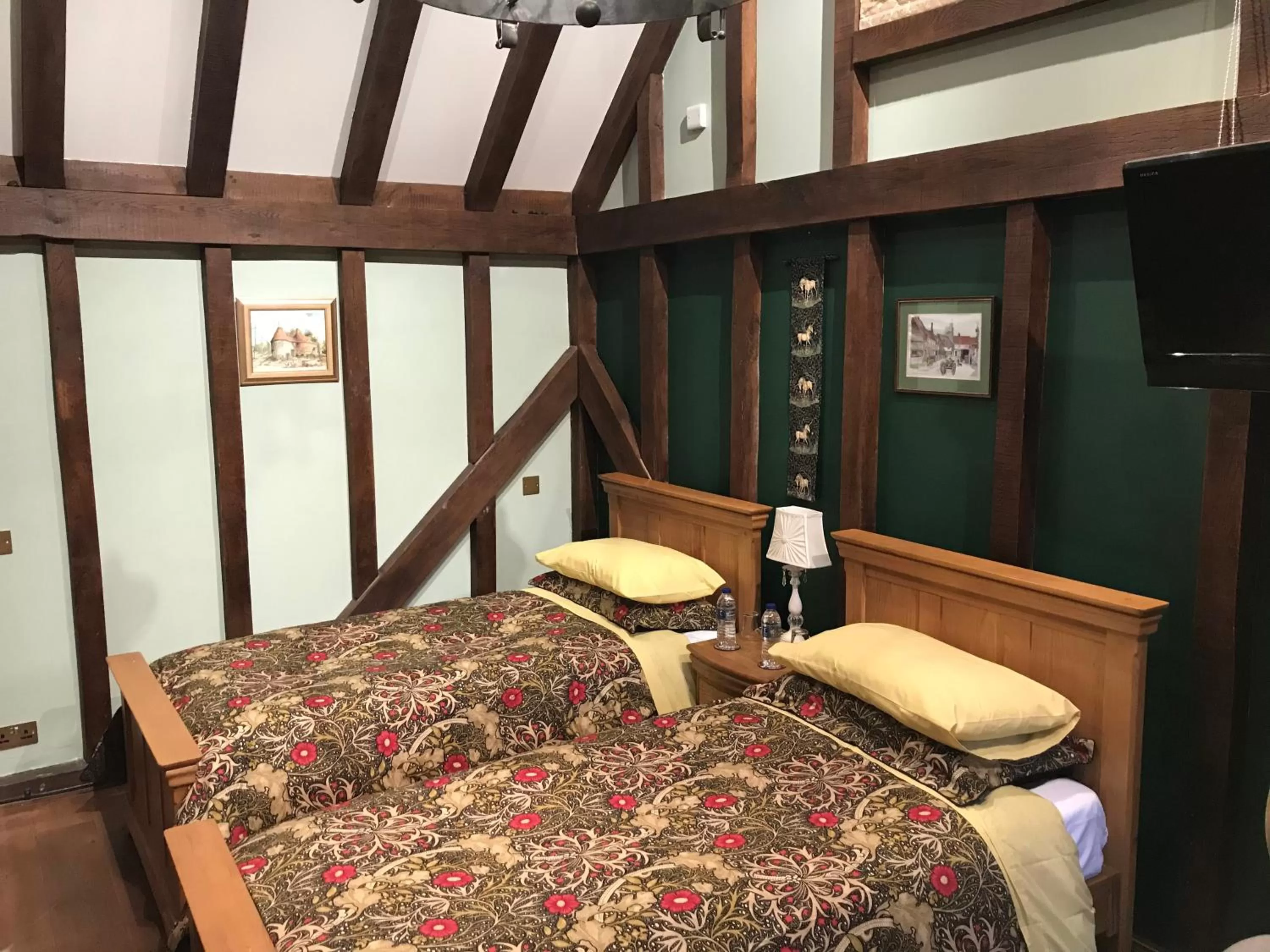 Bed in The Chequers Inn