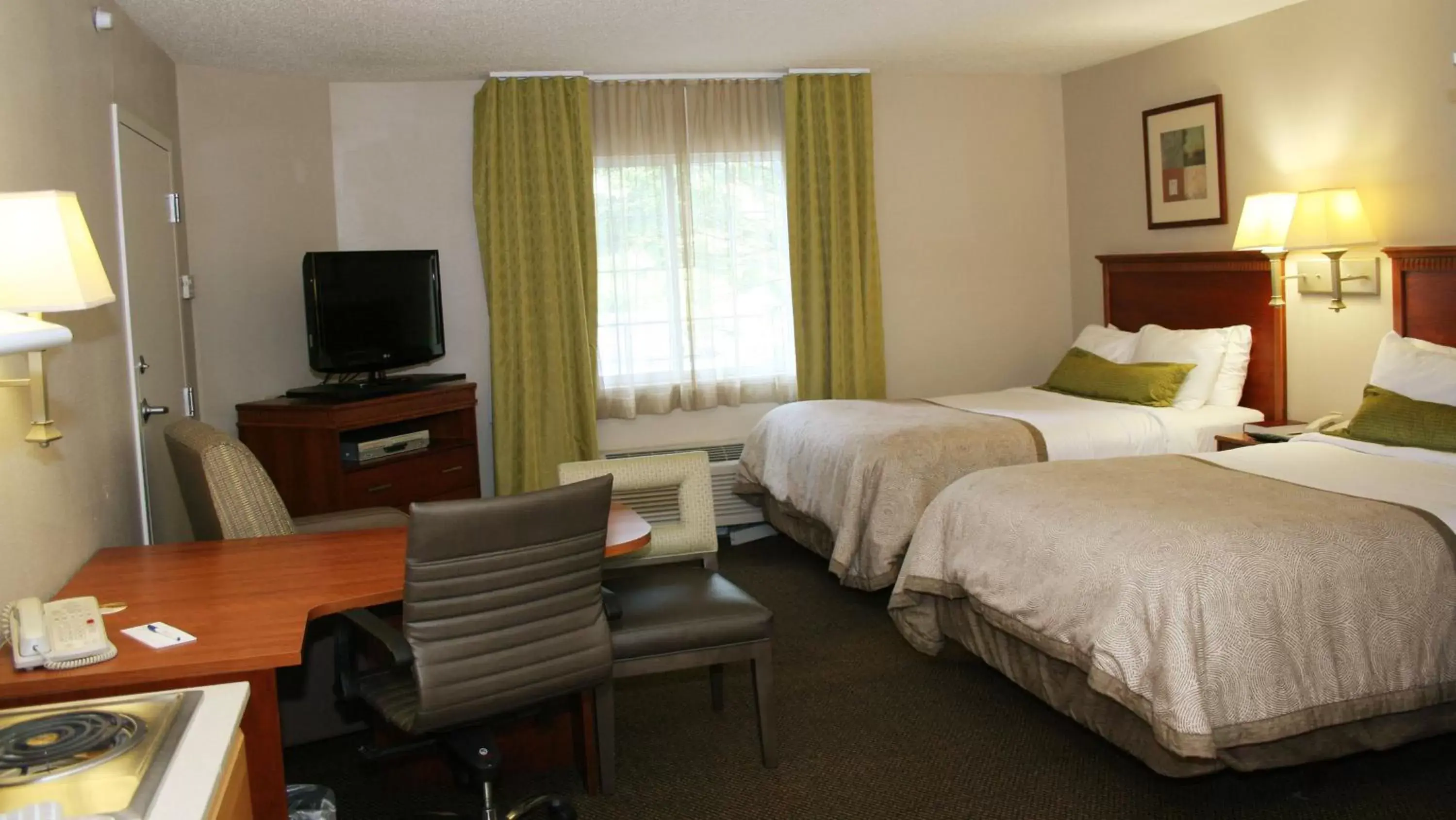 Bedroom, TV/Entertainment Center in Candlewood Suites Harrisonburg, an IHG Hotel