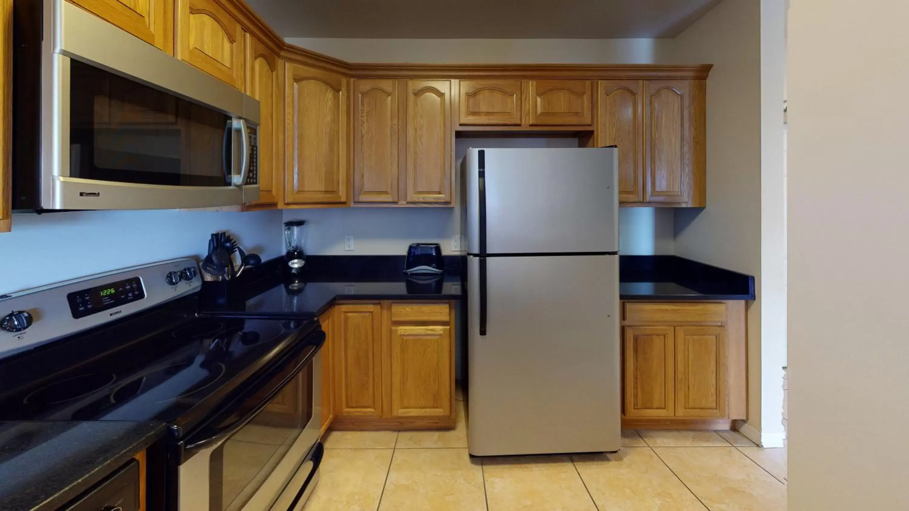 Photo of the whole room, Kitchen/Kitchenette in Holiday Inn Resort Grand Cayman, an IHG Hotel