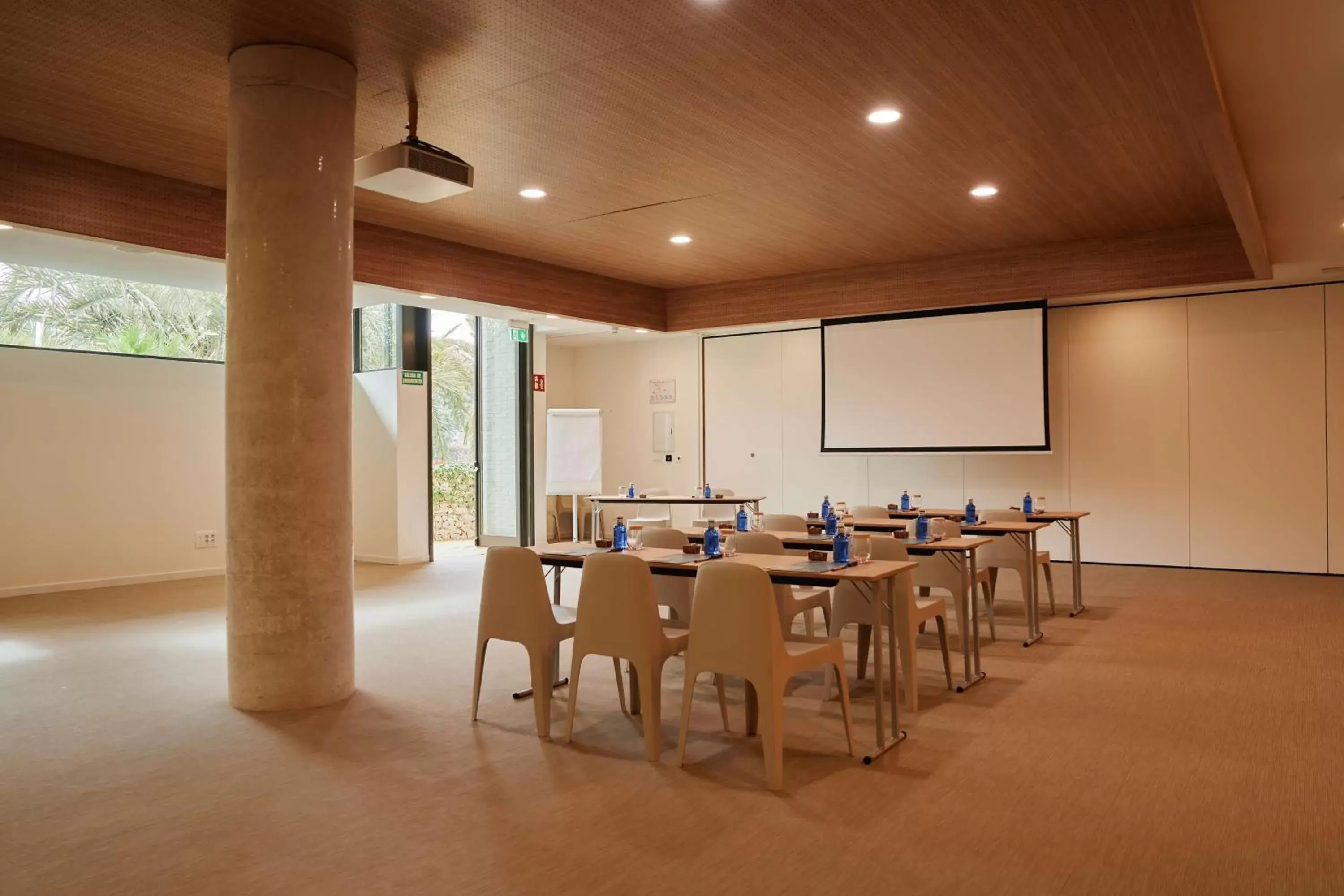 Meeting/conference room in Higuerón Hotel Curio Collection by Hilton