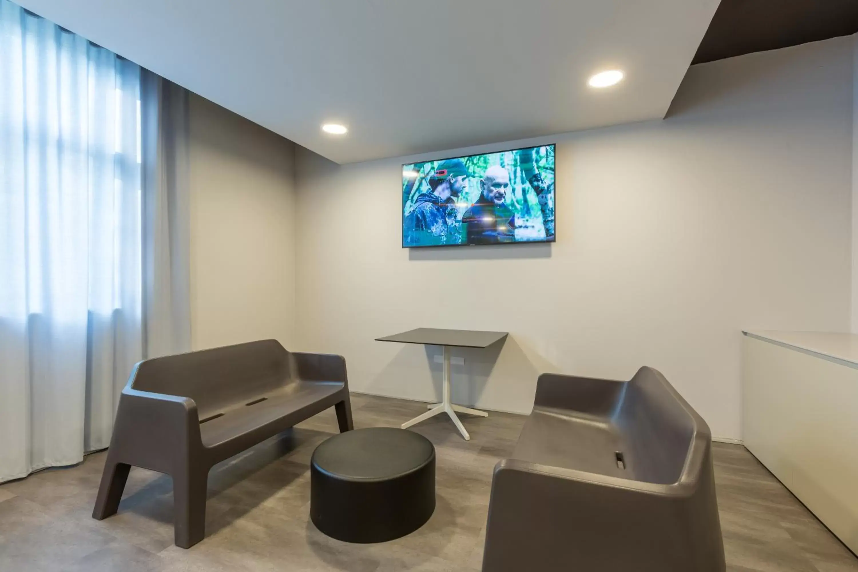 Communal lounge/ TV room, Seating Area in GoTì Hotel