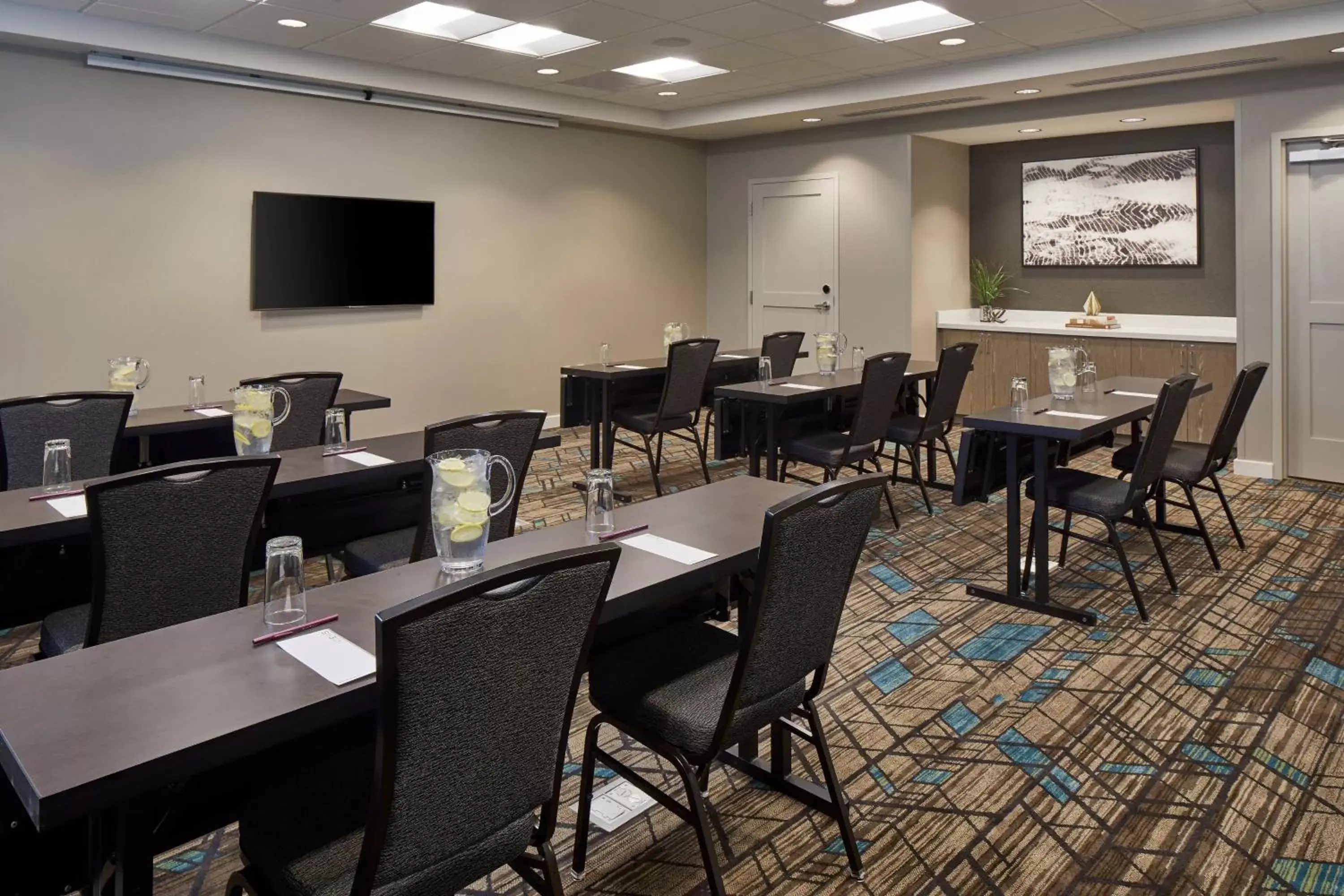 Meeting/conference room, Restaurant/Places to Eat in Residence Inn by Marriott Cleveland University Circle/Medical Center