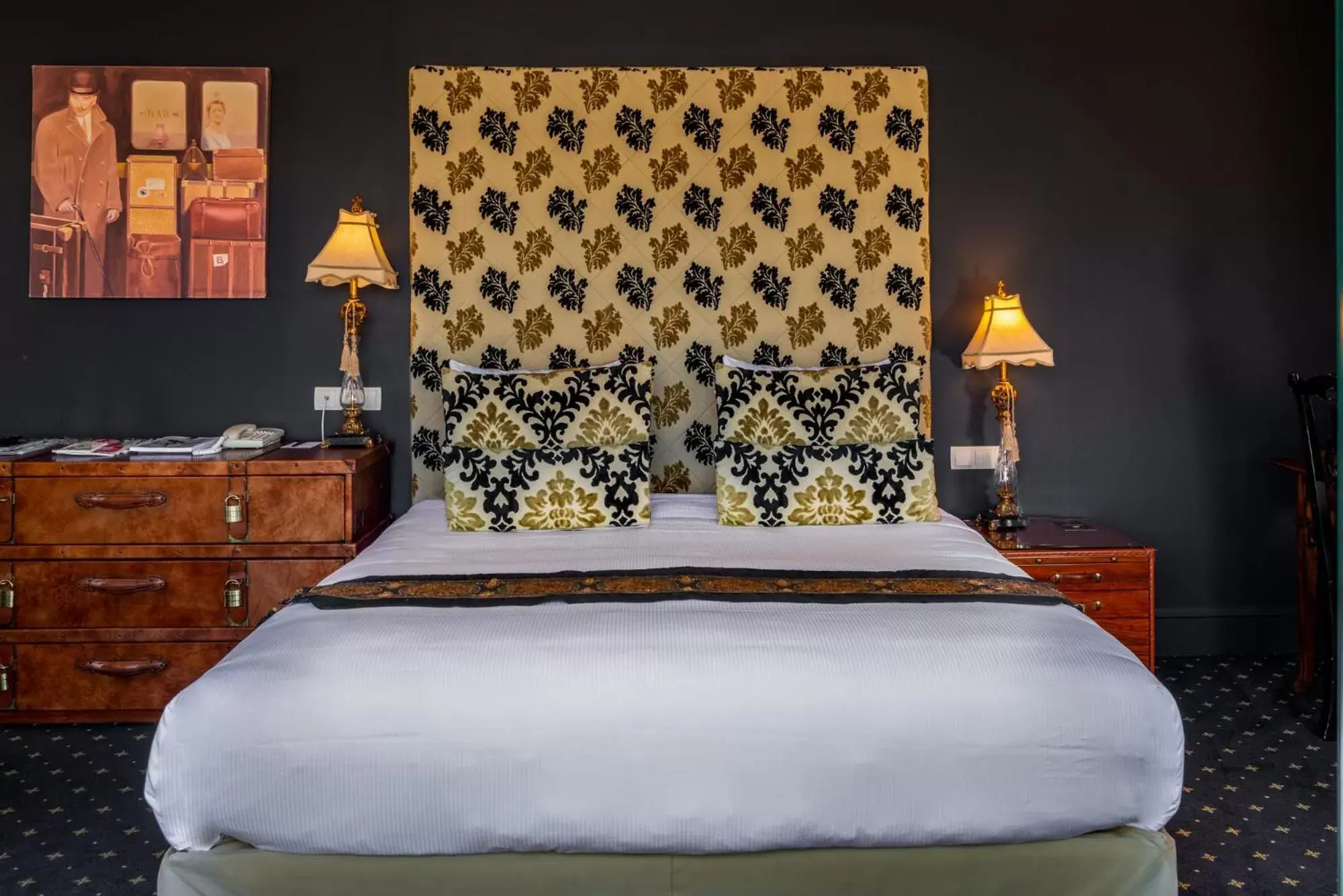 Bed in Royal Emeraude Dinard - MGallery