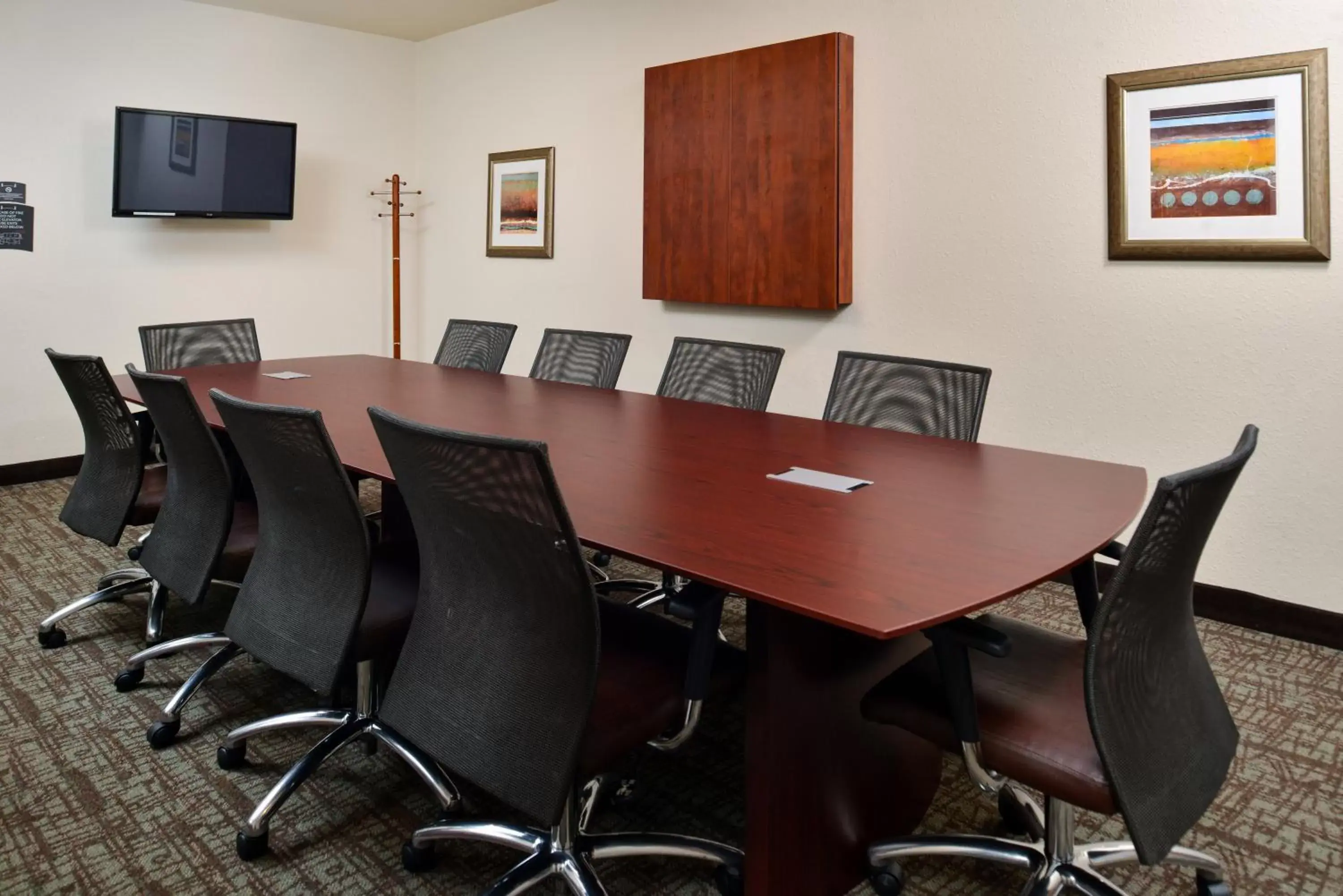 Meeting/conference room in Staybridge Suites Sioux Falls at Empire Mall, an IHG Hotel