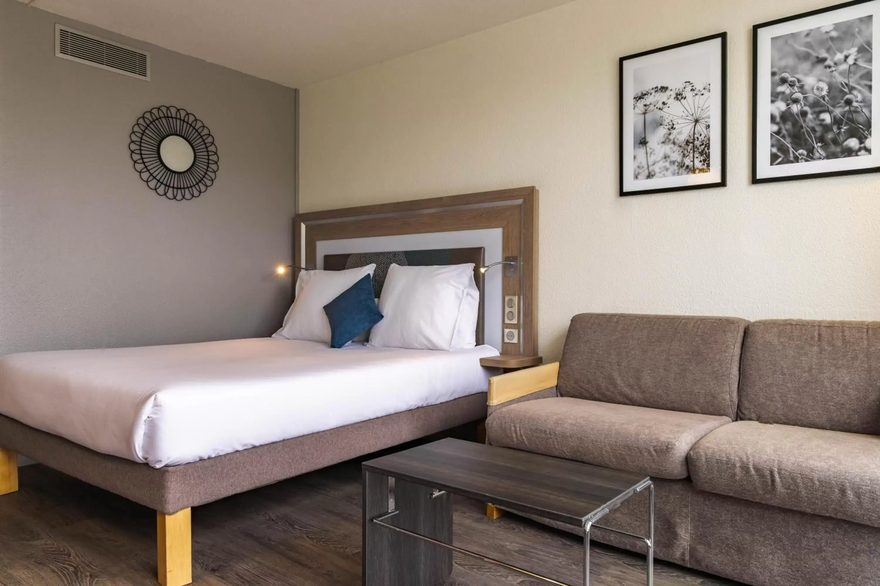 Bedroom, Bed in Novotel Senart Golf De Greenparc