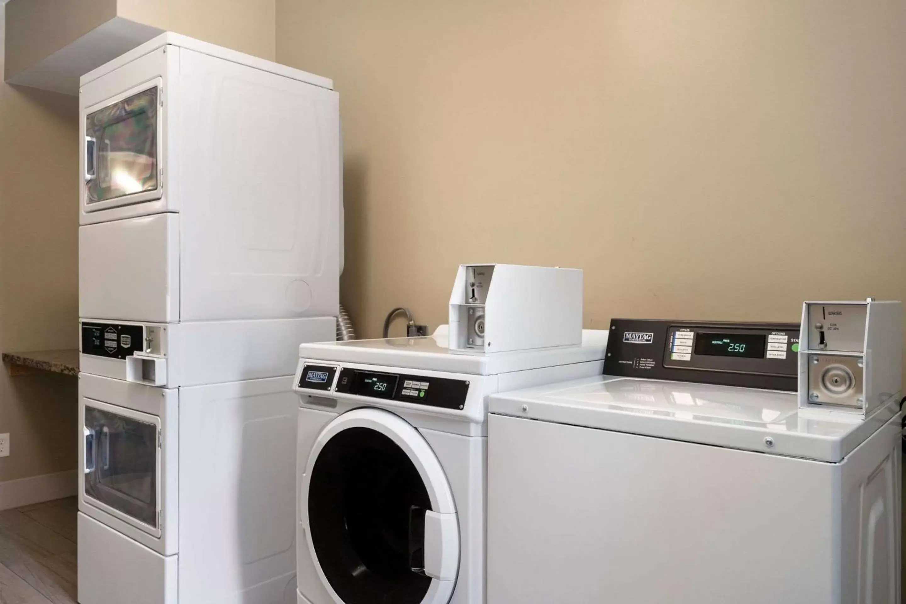 laundry, Kitchen/Kitchenette in Sleep Inn & Suites Tempe ASU Campus