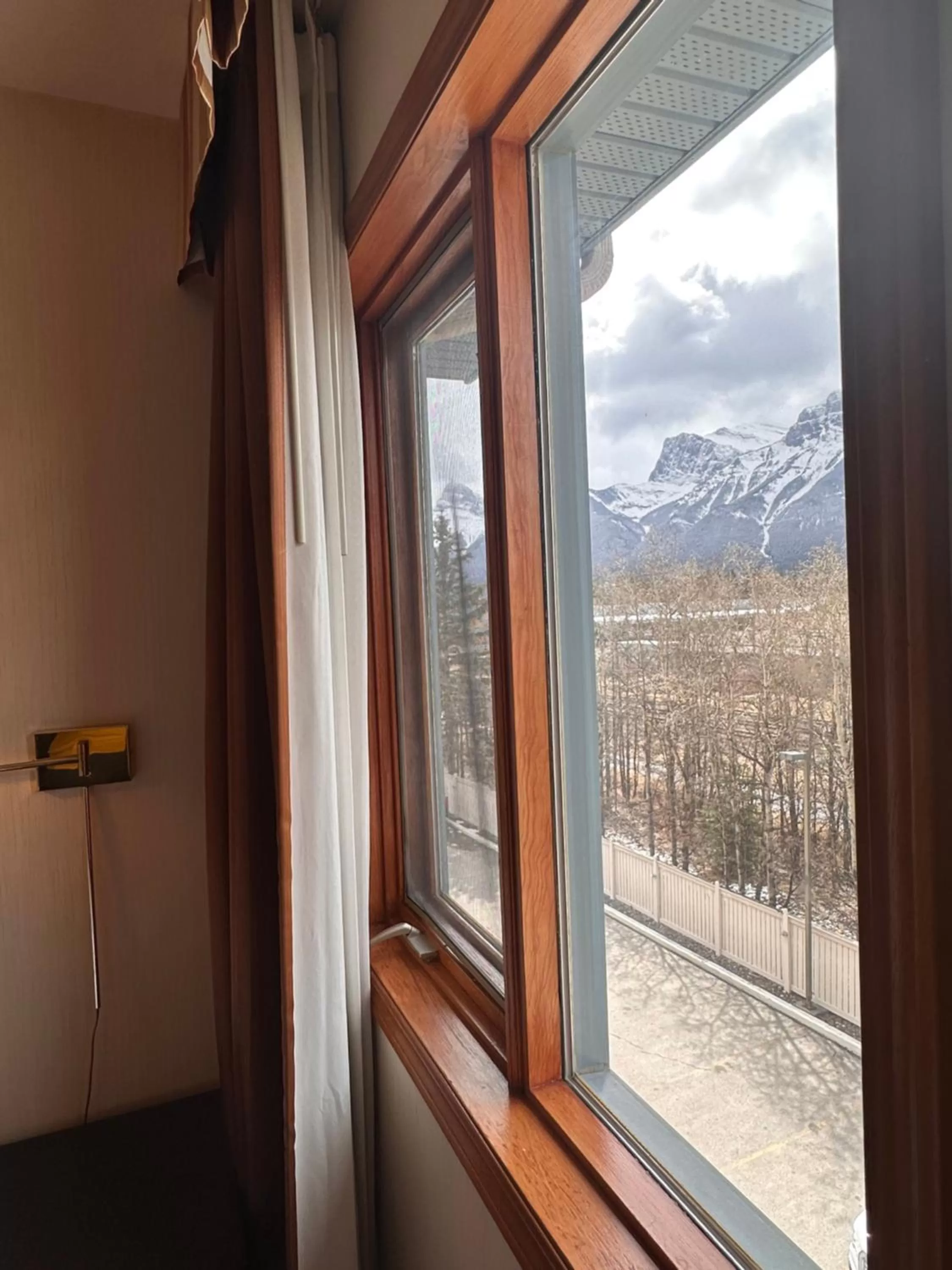 Mountain view in Chateau Canmore