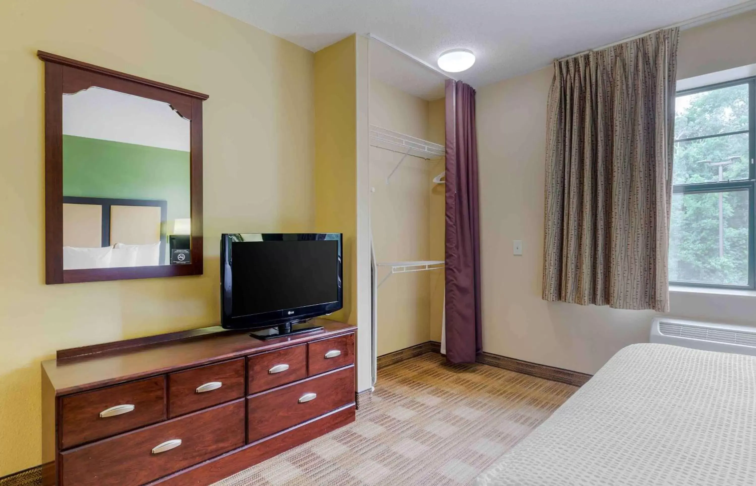 Bedroom, TV/Entertainment Center in Extended Stay America - Providence - West Warwick