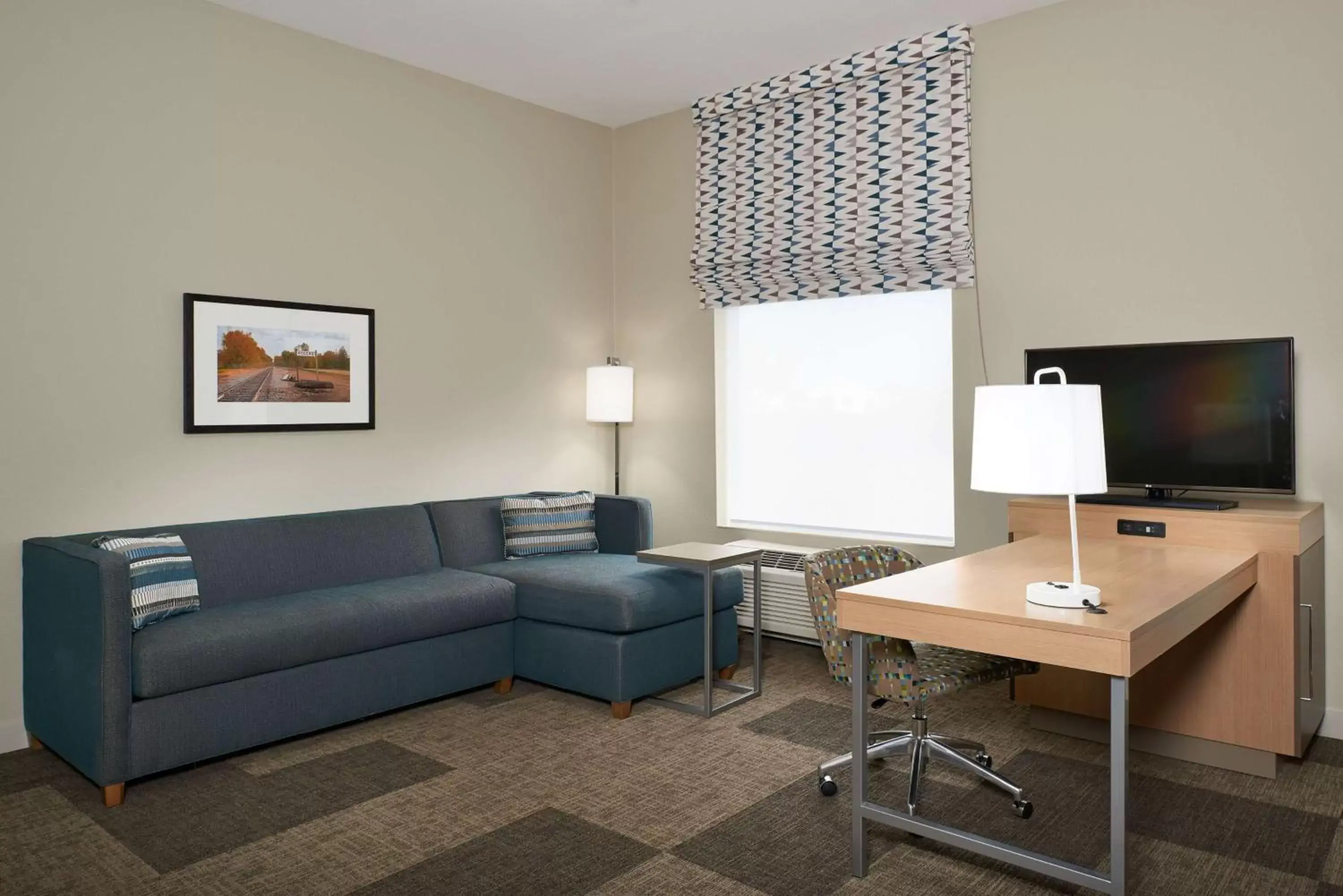 Bedroom, Seating Area in Hampton Inn & Suites Rogers