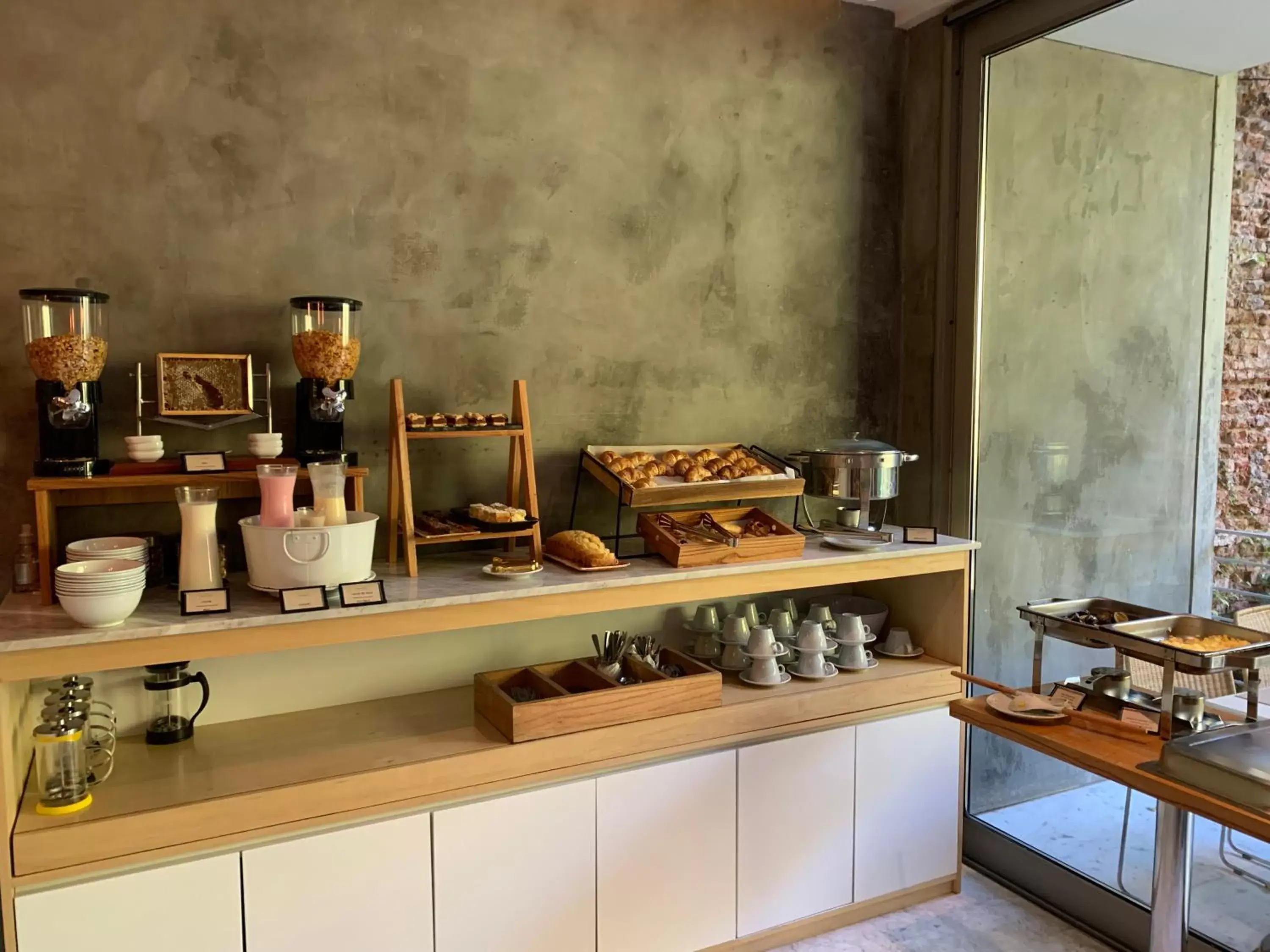 Buffet breakfast, Kitchen/Kitchenette in Palo Santo Hotel