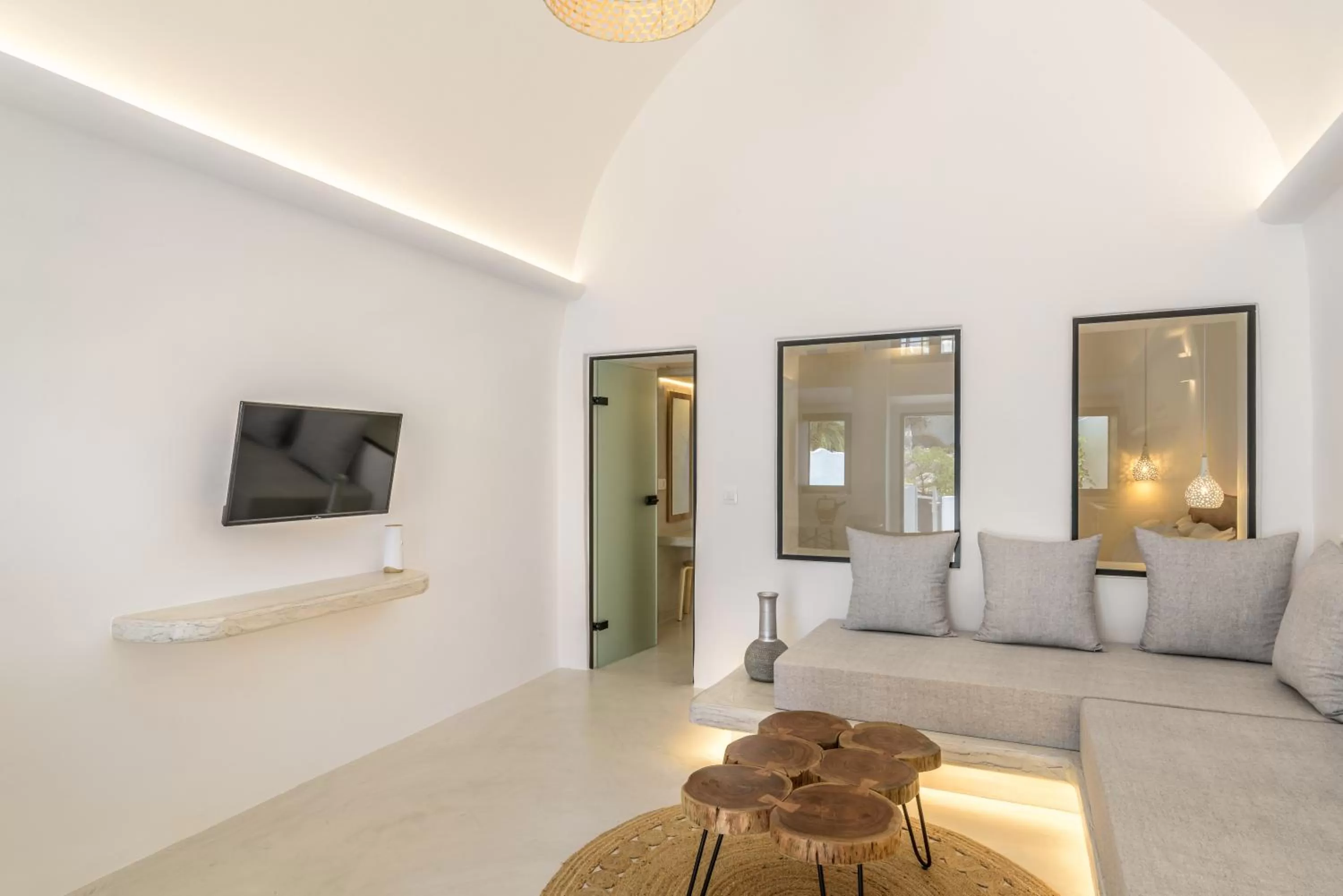 TV and multimedia in Anila Suites