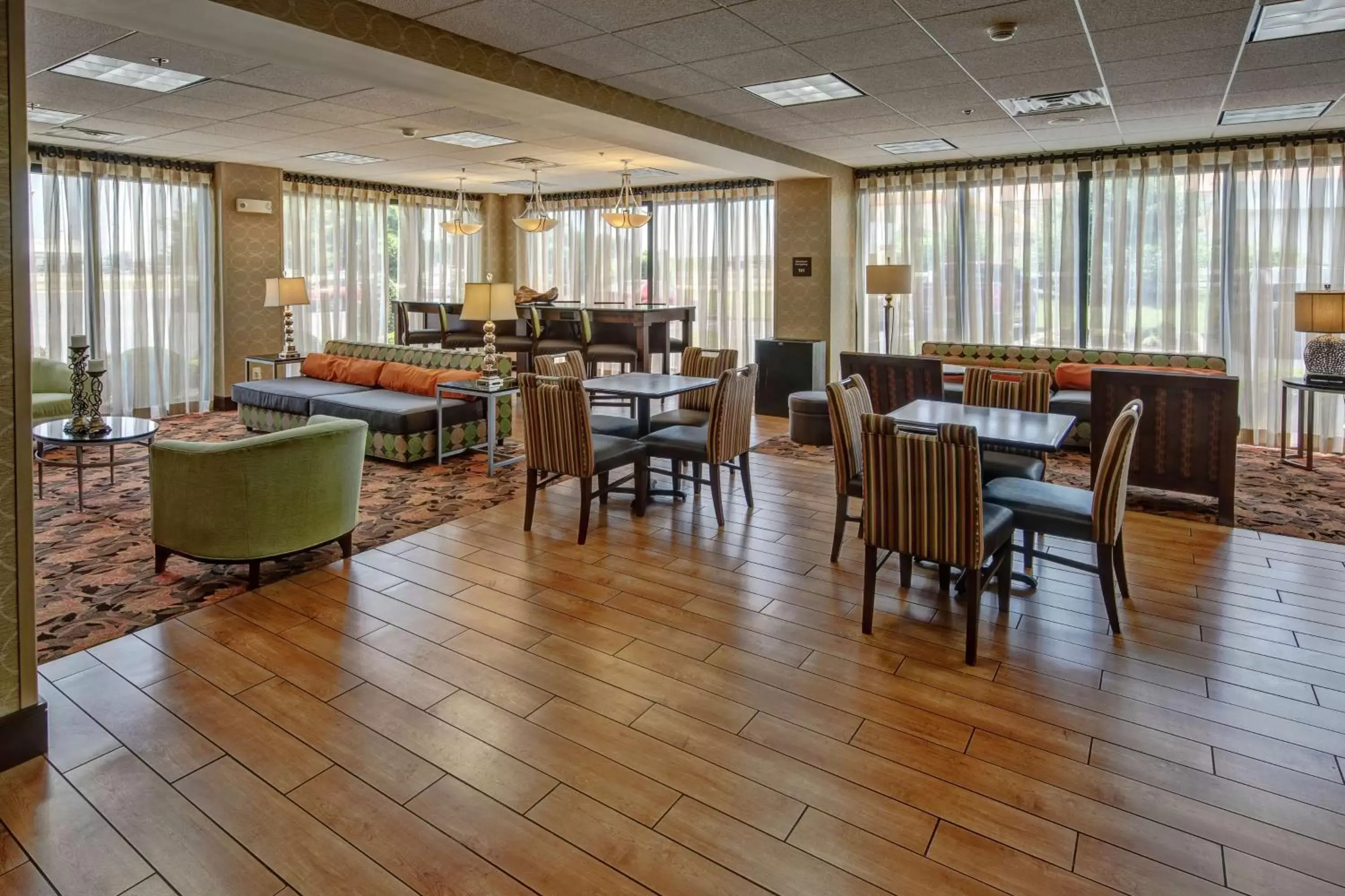 Lobby or reception, Restaurant/Places to Eat in Hampton Inn Blytheville
