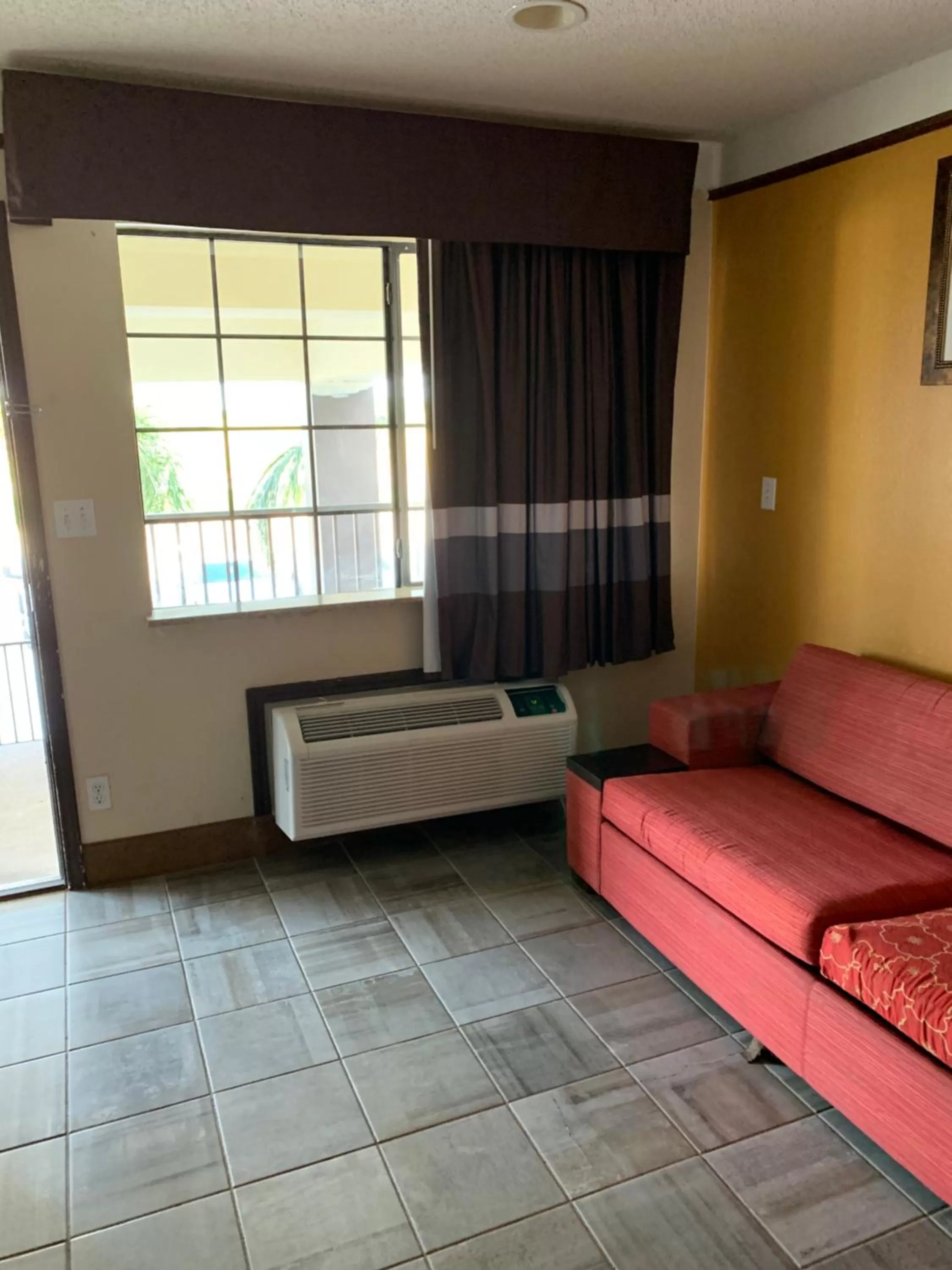 Deluxe Inn and Suites