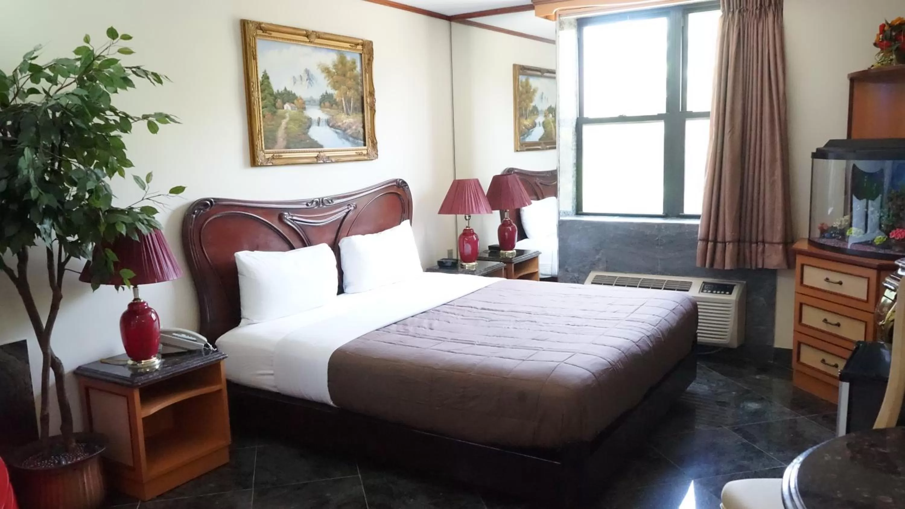 Photo of the whole room, Bed in Paris Suites Hotel