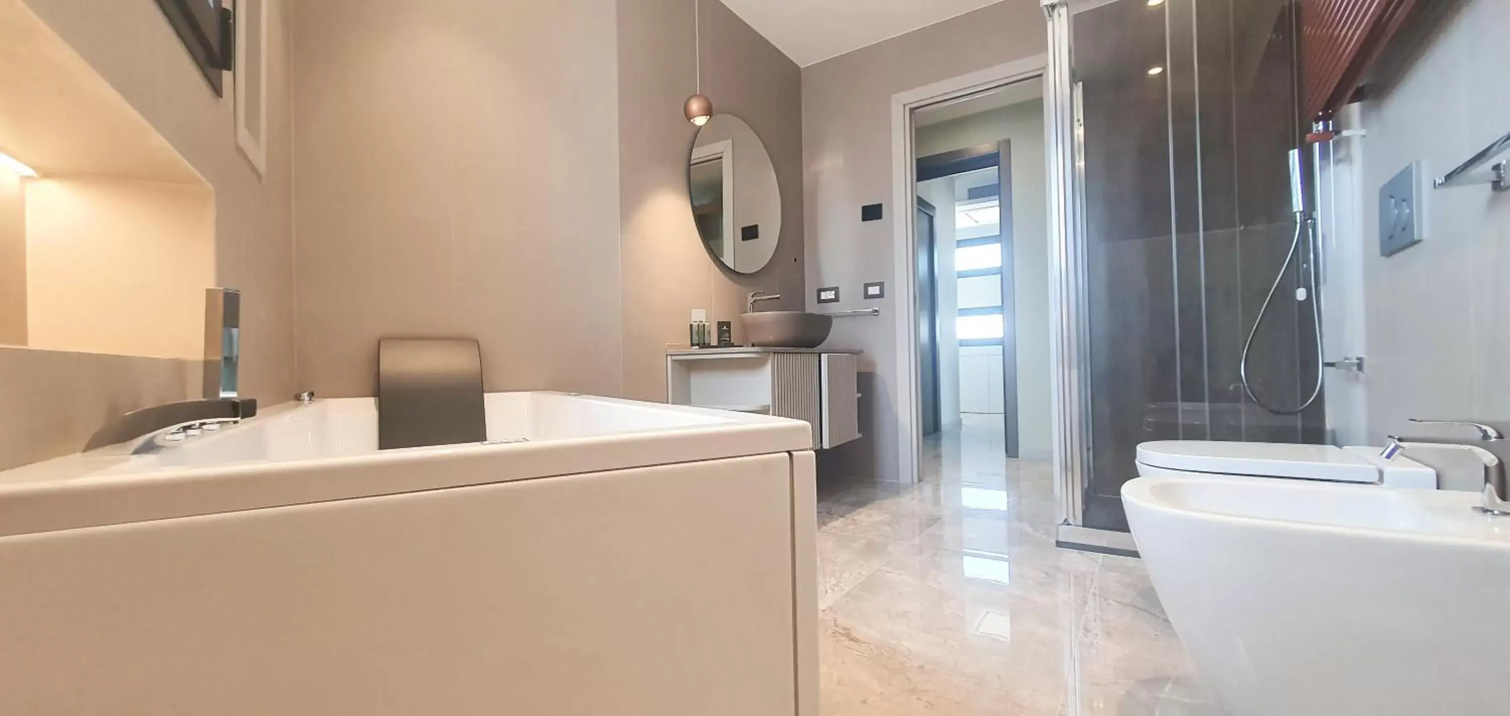 Shower, Bathroom in Solmaris Tropea Rooms & Suites