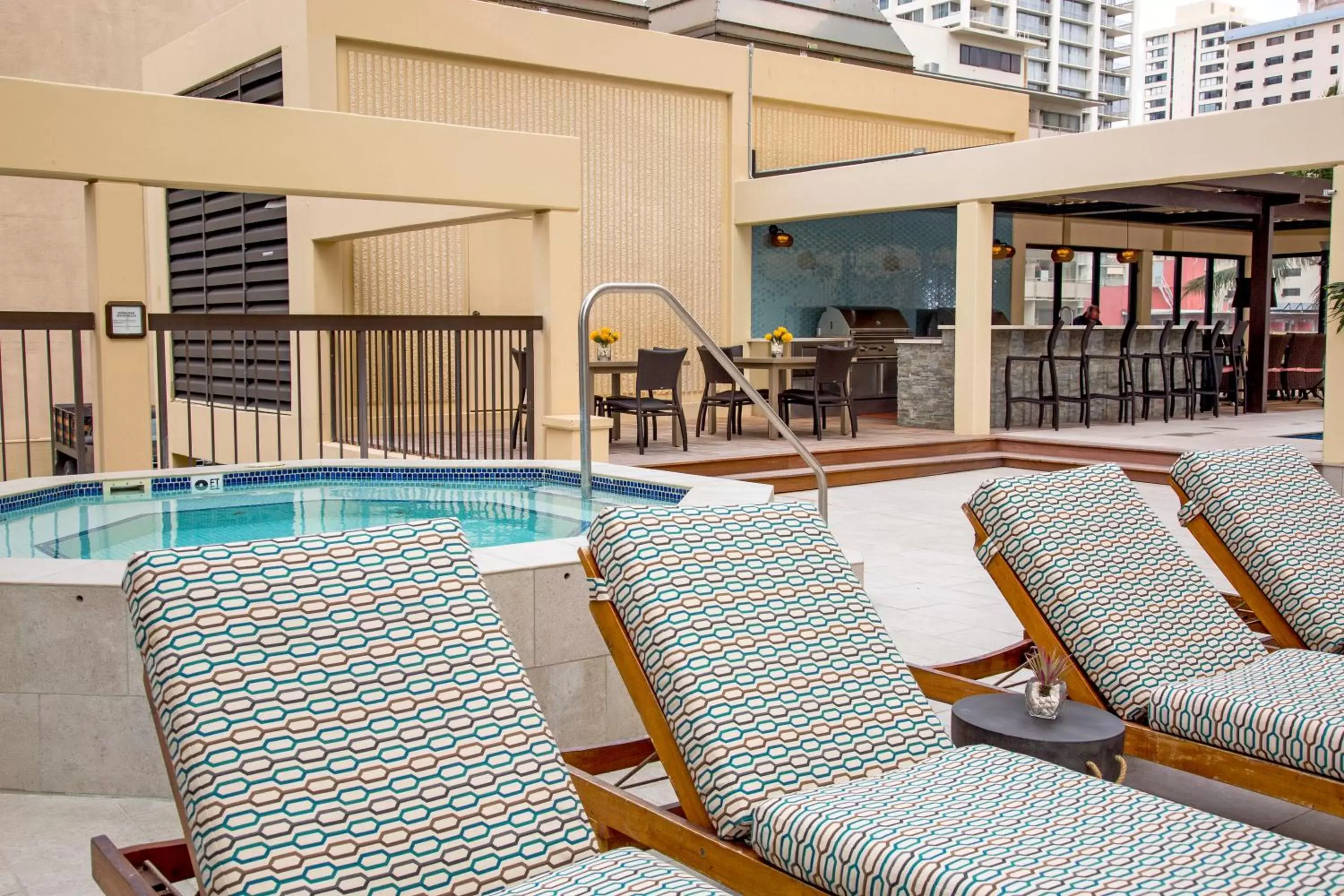 Hot Tub, Swimming Pool in Aston Waikiki Beach Tower