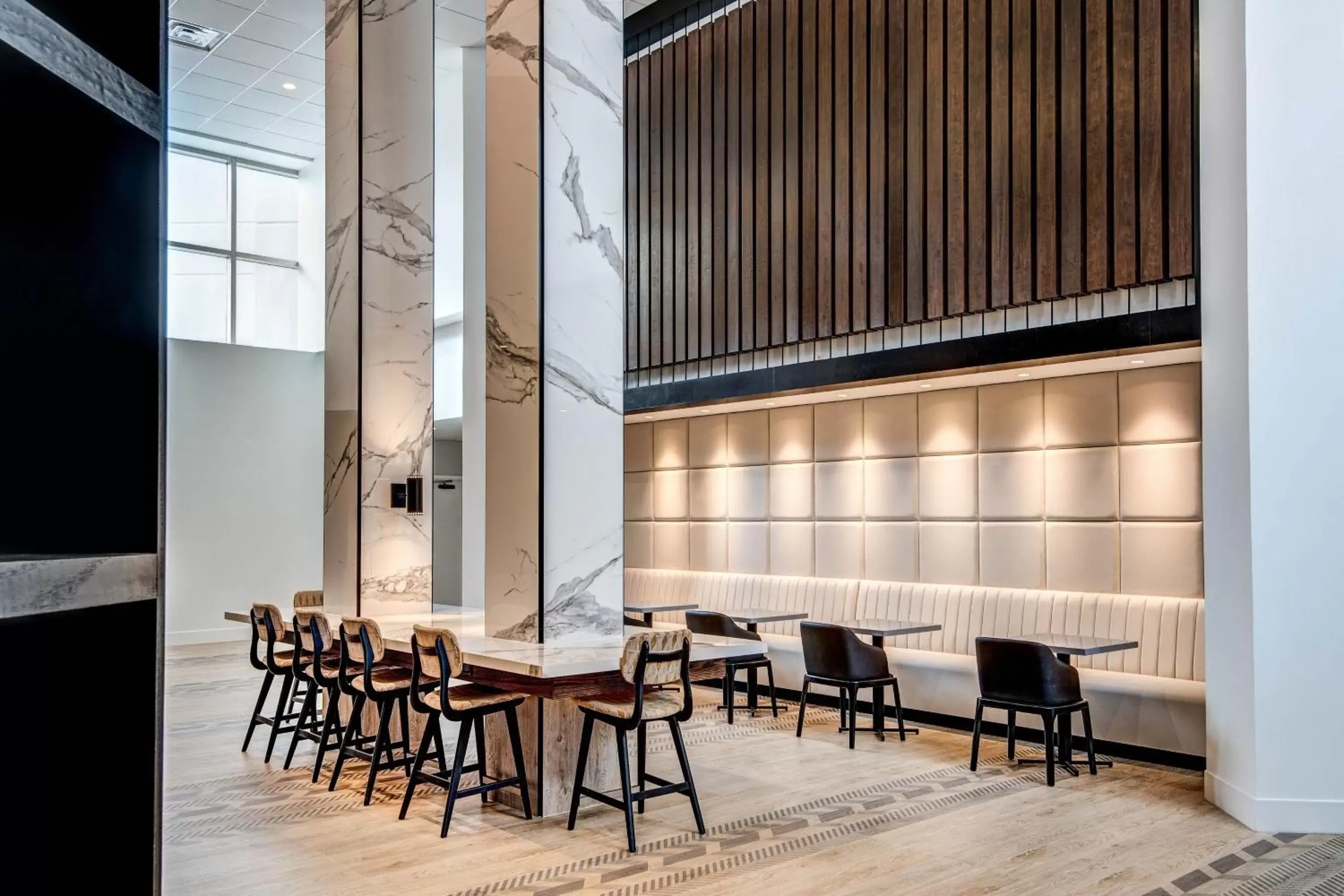 Lobby or reception in Sheraton Eatontown Hotel