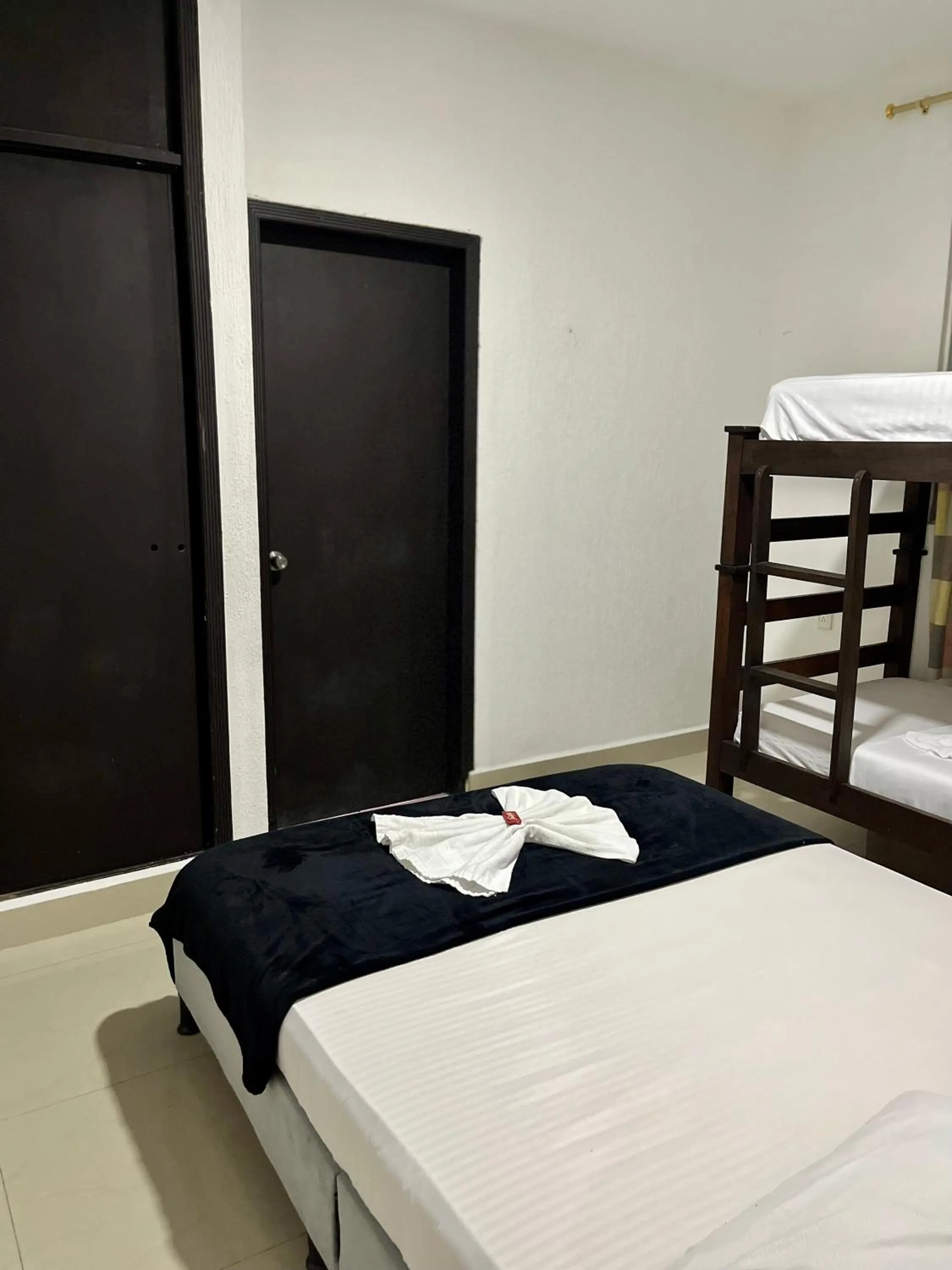 Bed in Hotel Colonial Plaza