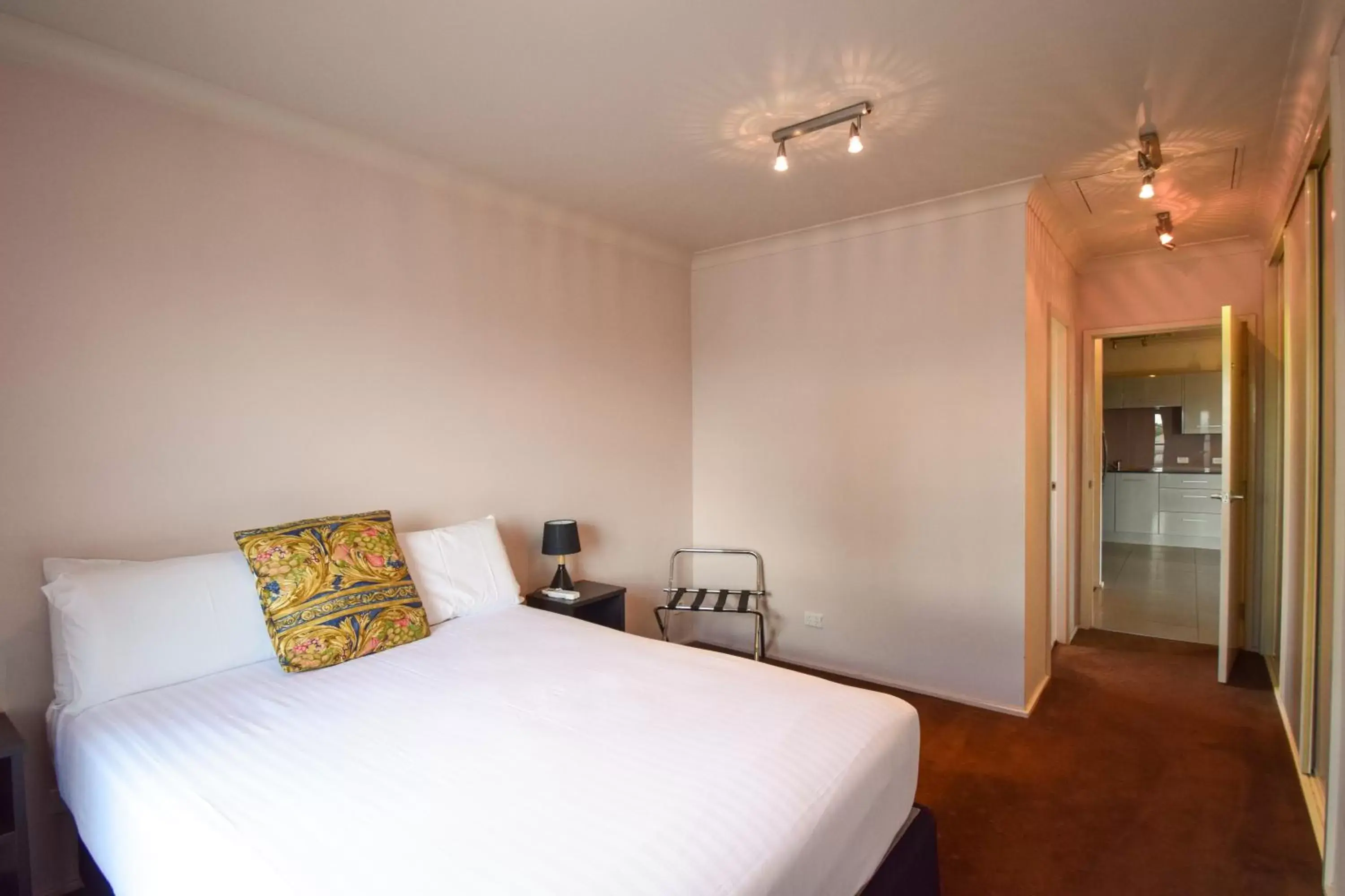 Bedroom, Bed in Station Hotel Motel Kurri