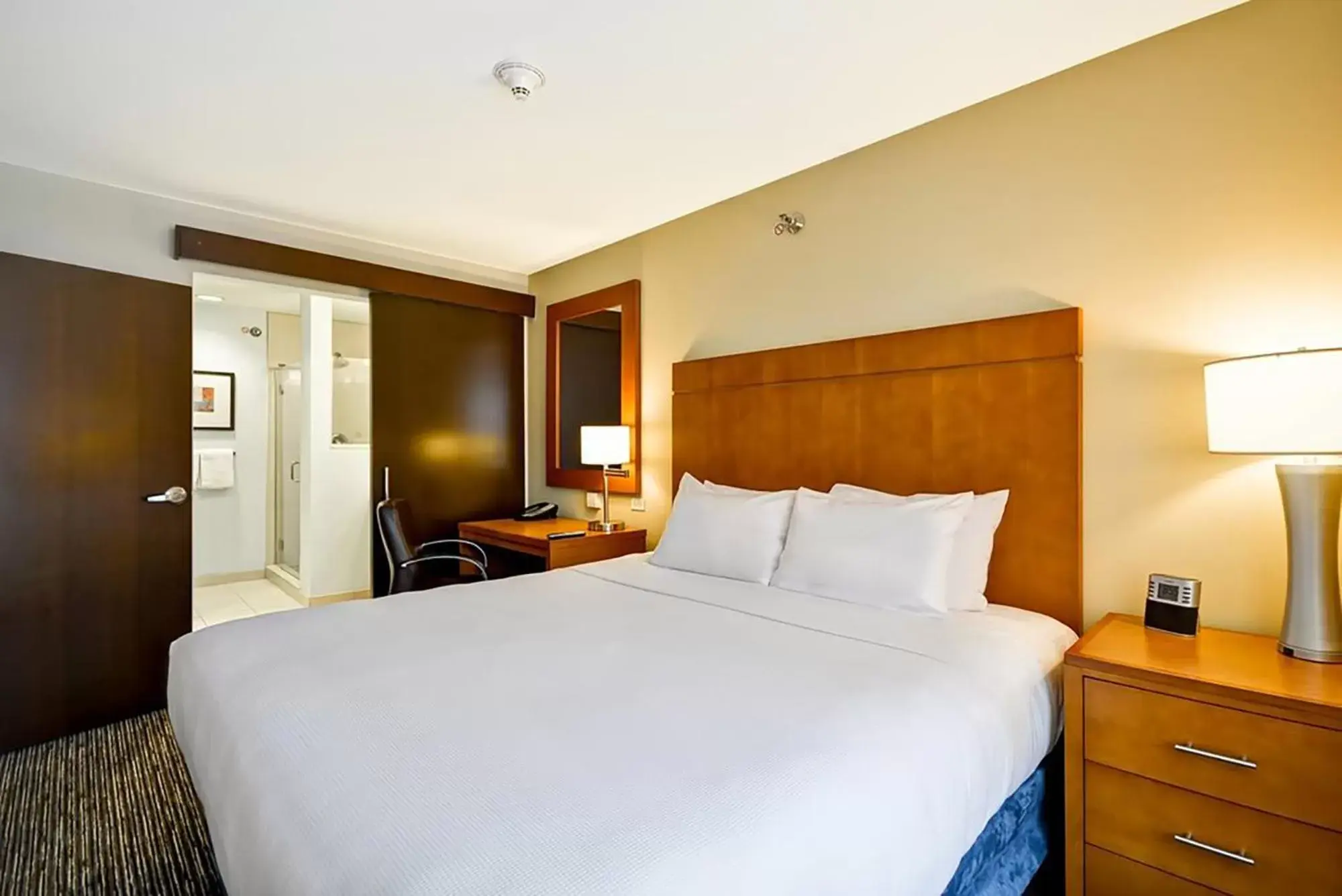 Bedroom, Bed in Hyatt House Naperville/Warrenville