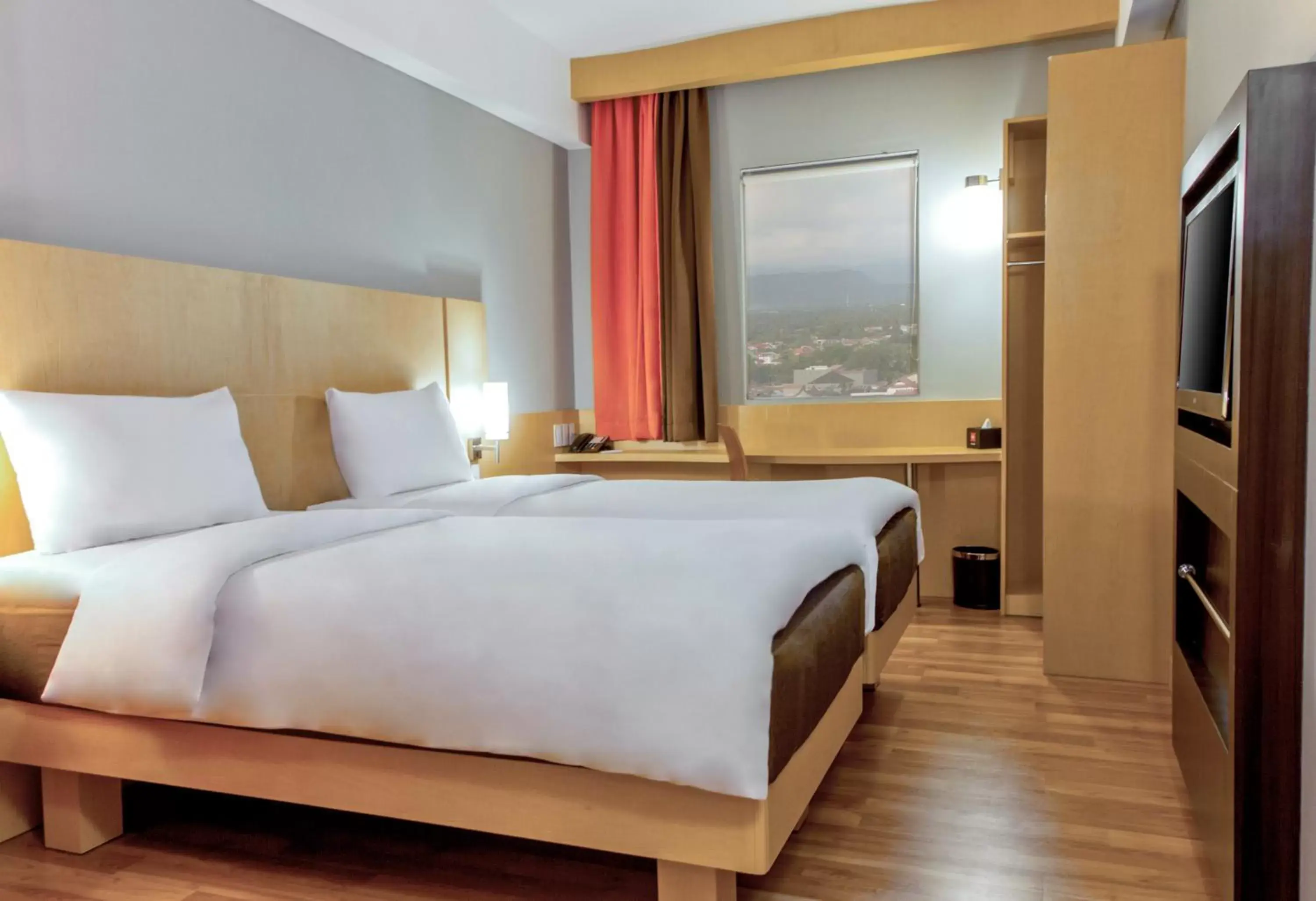 City view, Bed in Ibis Padang