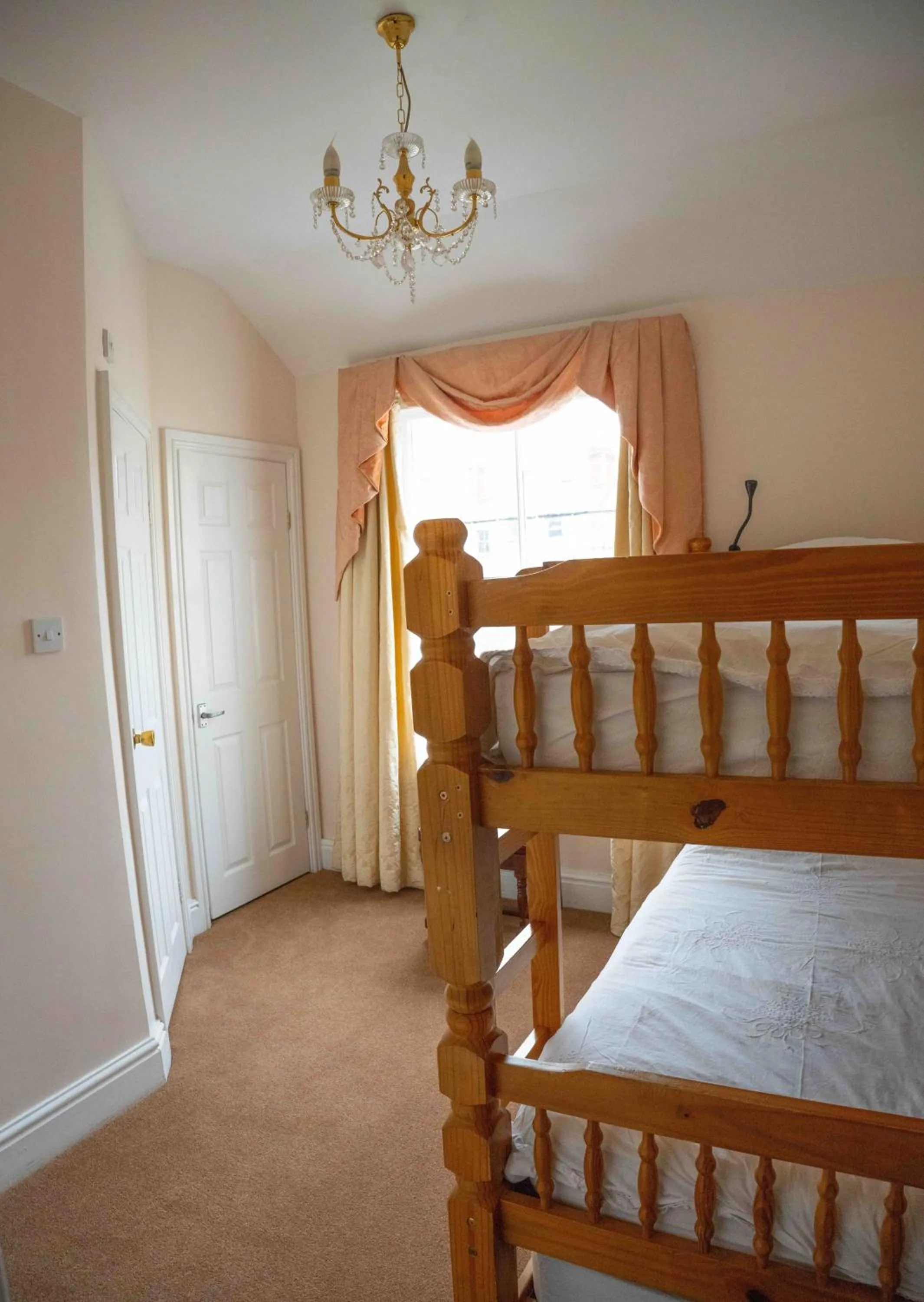 Photo of the whole room, Bed in Llandudno Hostel