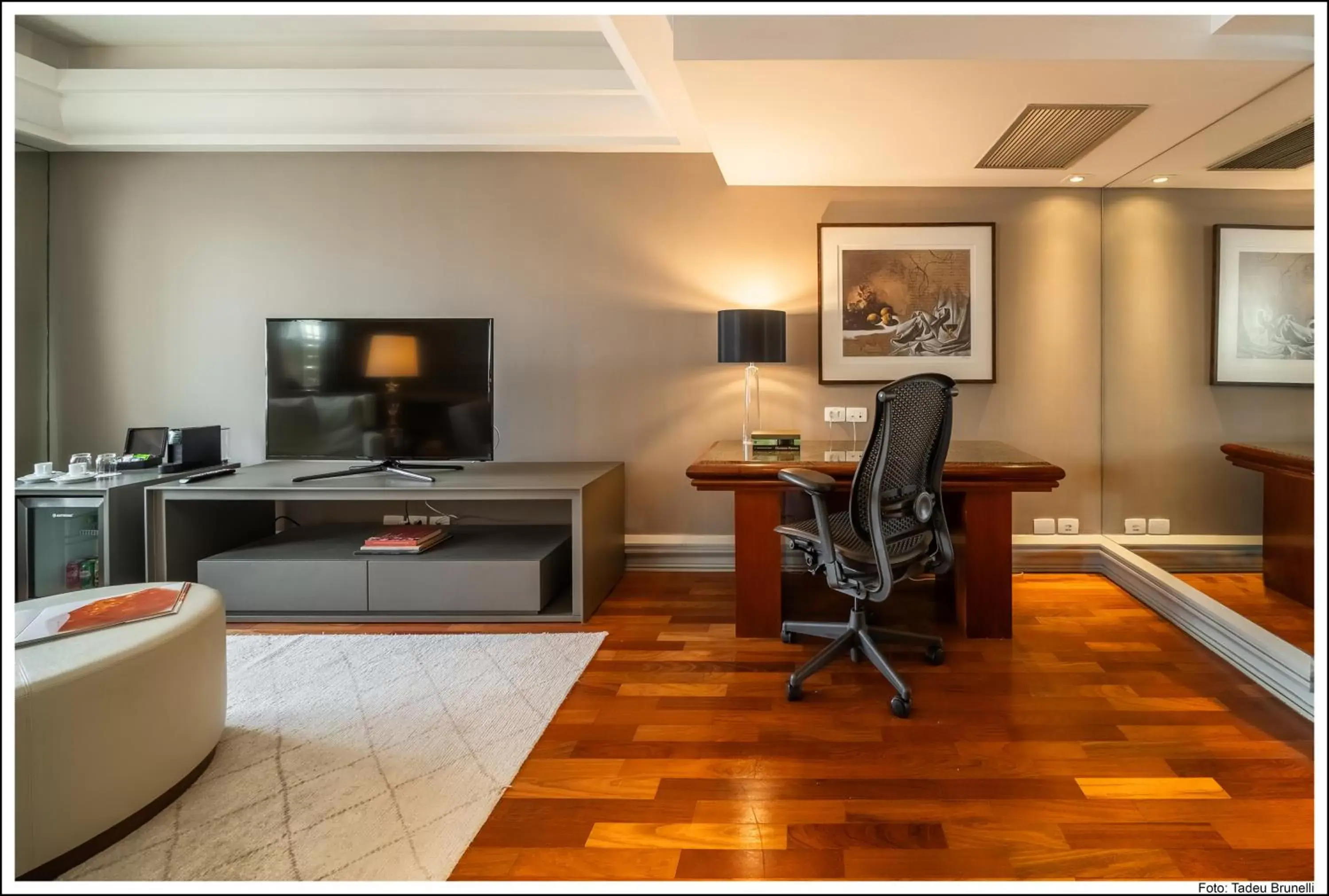 Living room, TV/Entertainment Center in Bourbon Curitiba Hotel & Suítes