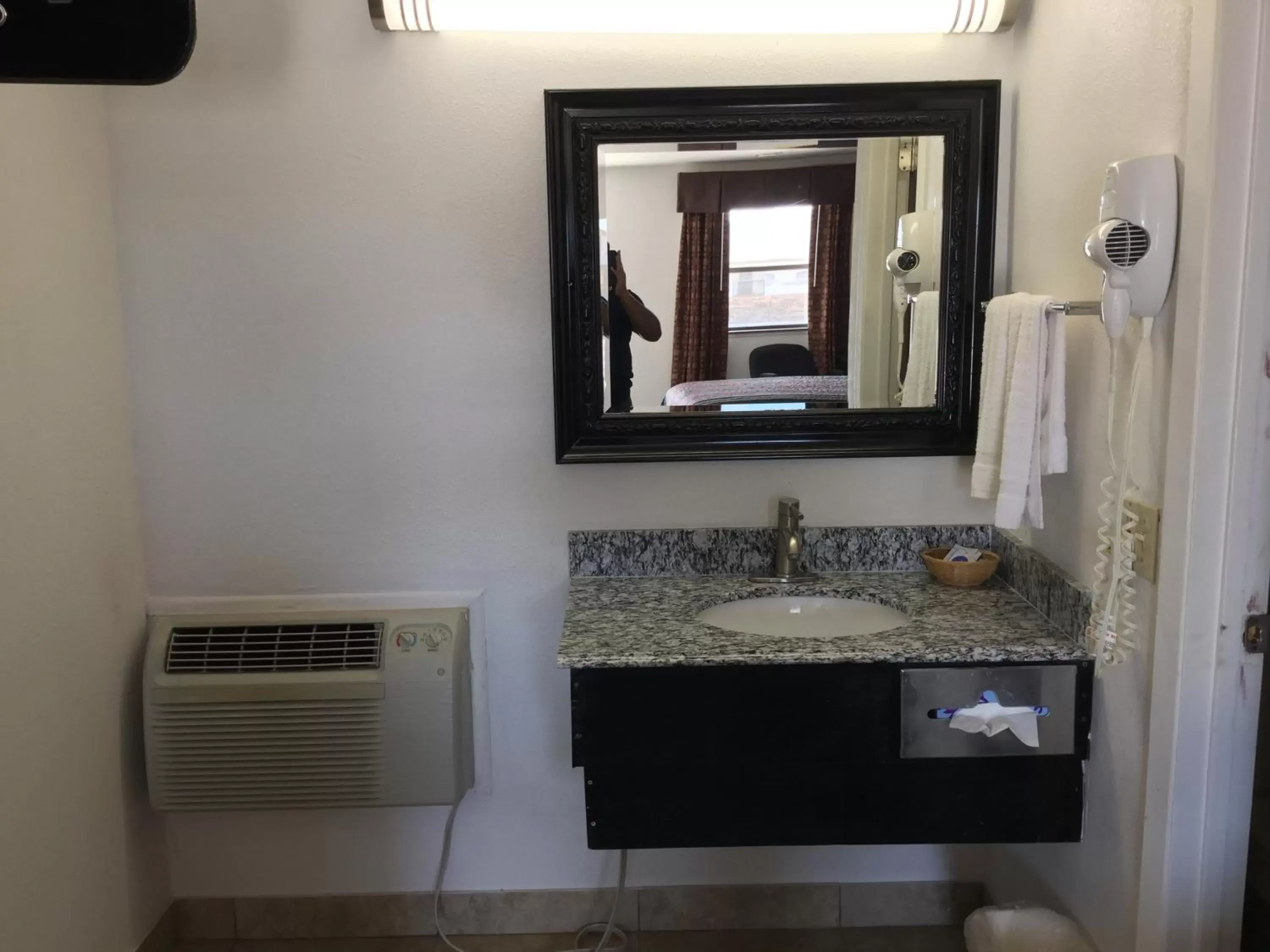 Property building, Bathroom in Ranger Inn Alva