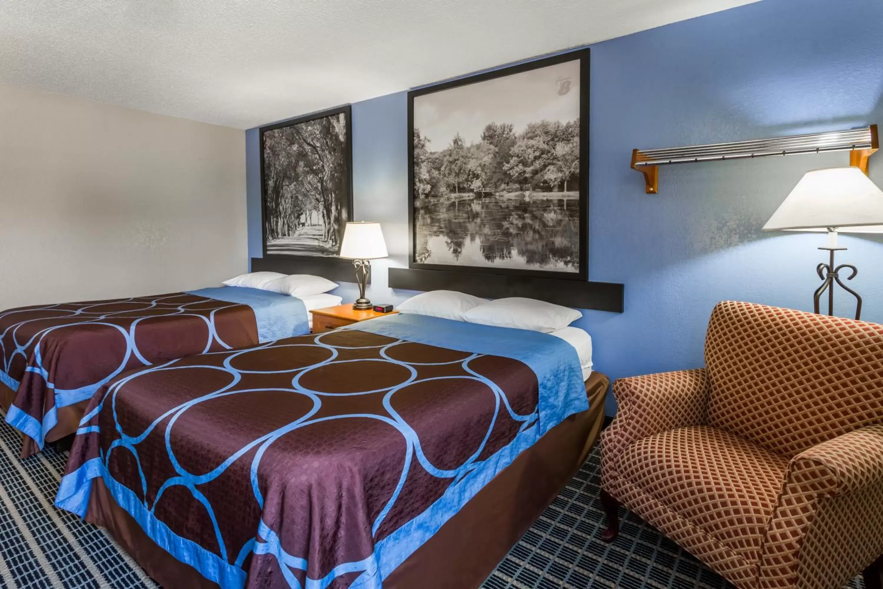 Bed in Super 8 by Wyndham Iowa City/Coralville