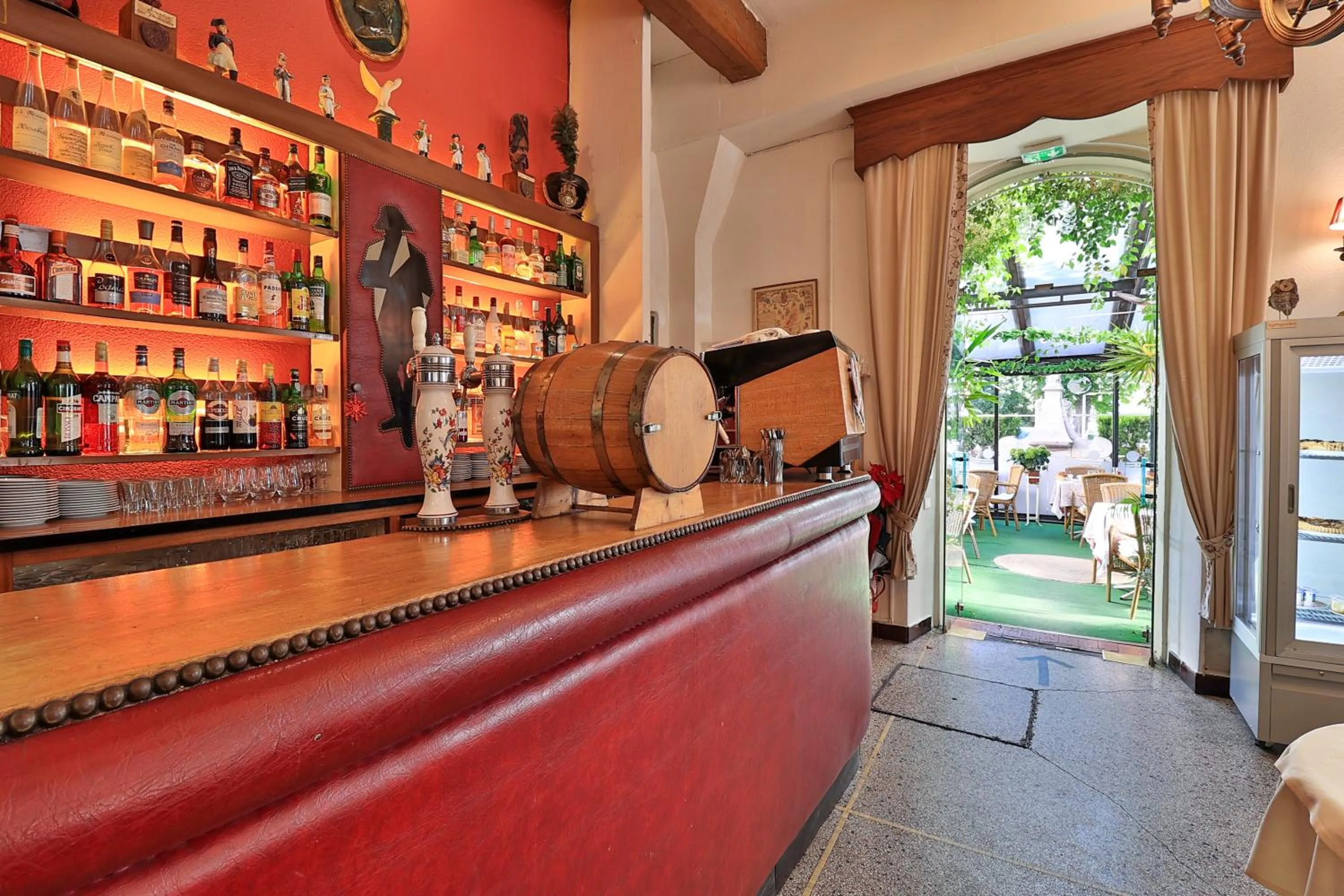 Restaurant/places to eat in Logis Le Relais Imperial