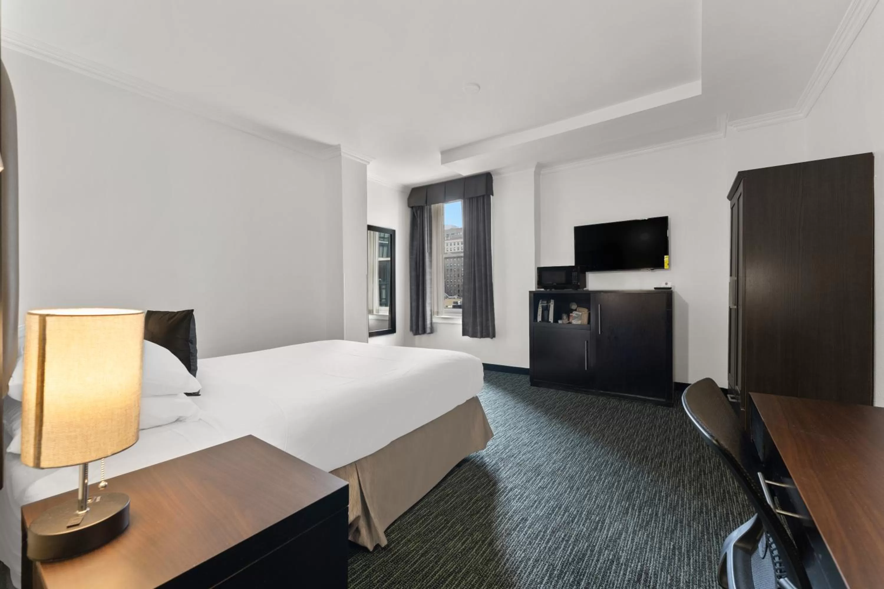 Bed in Red Lion Inn & Suites Philadelphia