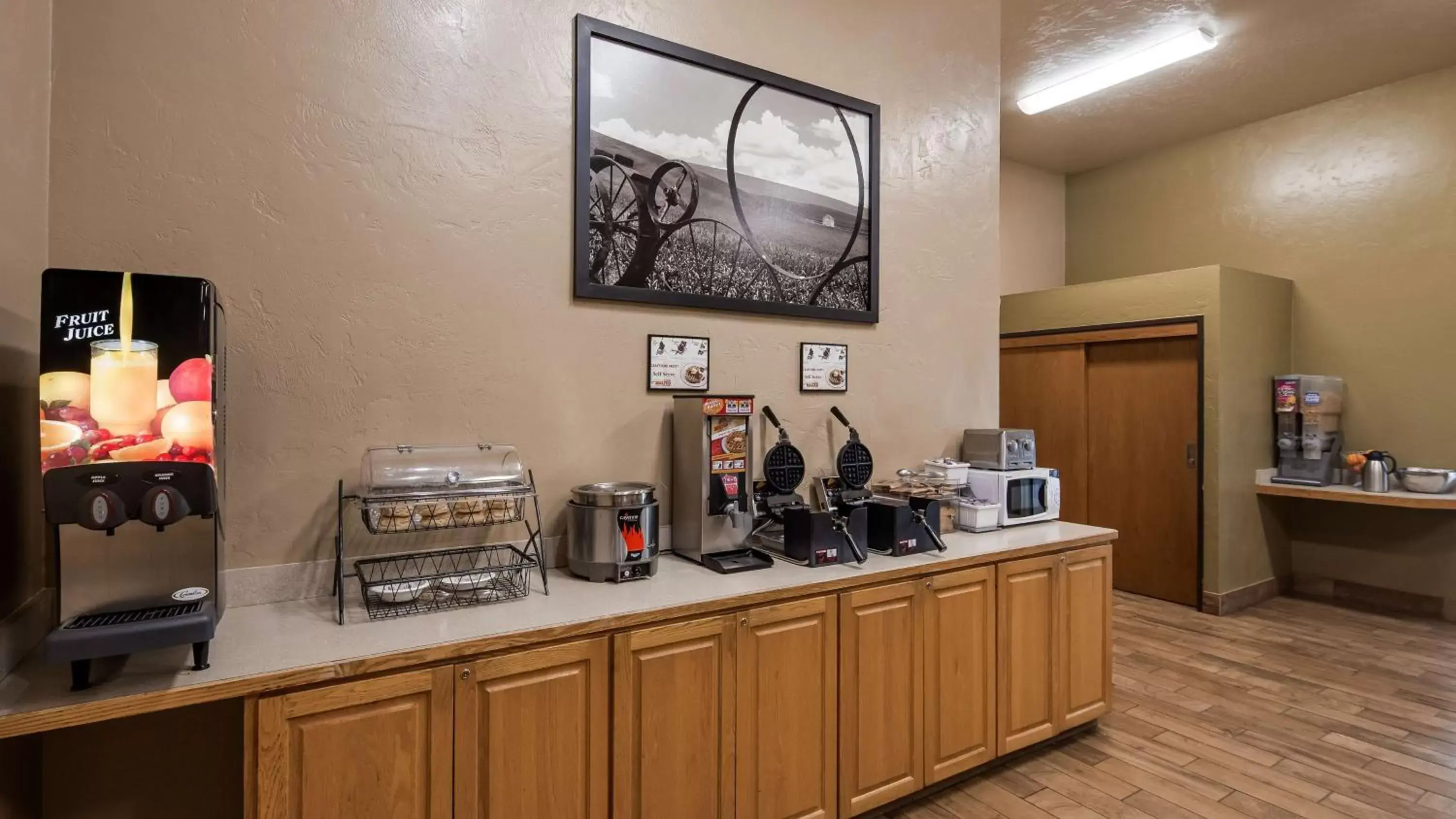 Restaurant/places to eat in SureStay Hotel by Best Western Ellensburg