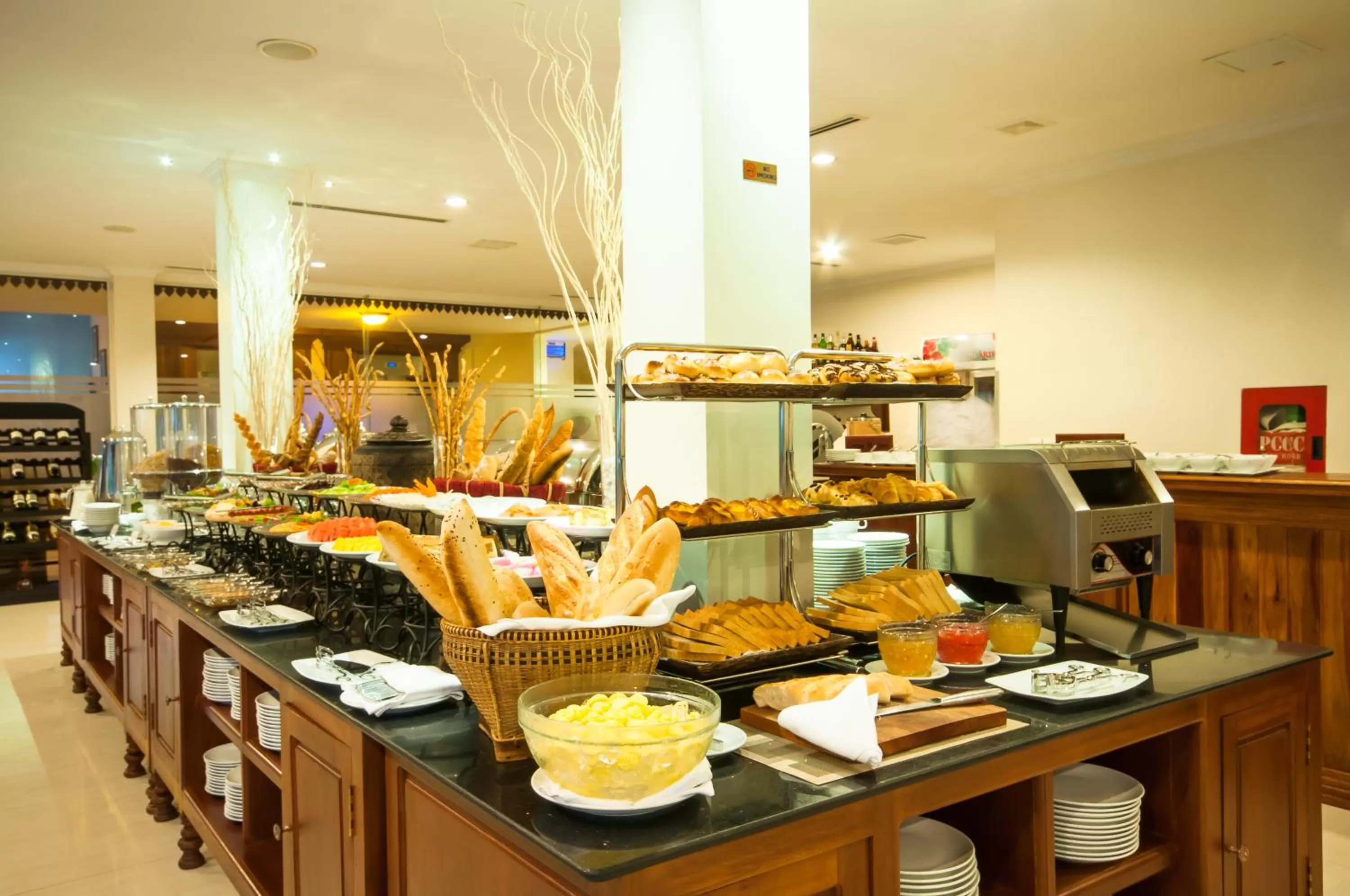 Restaurant/places to eat in Saem Siemreap Hotel