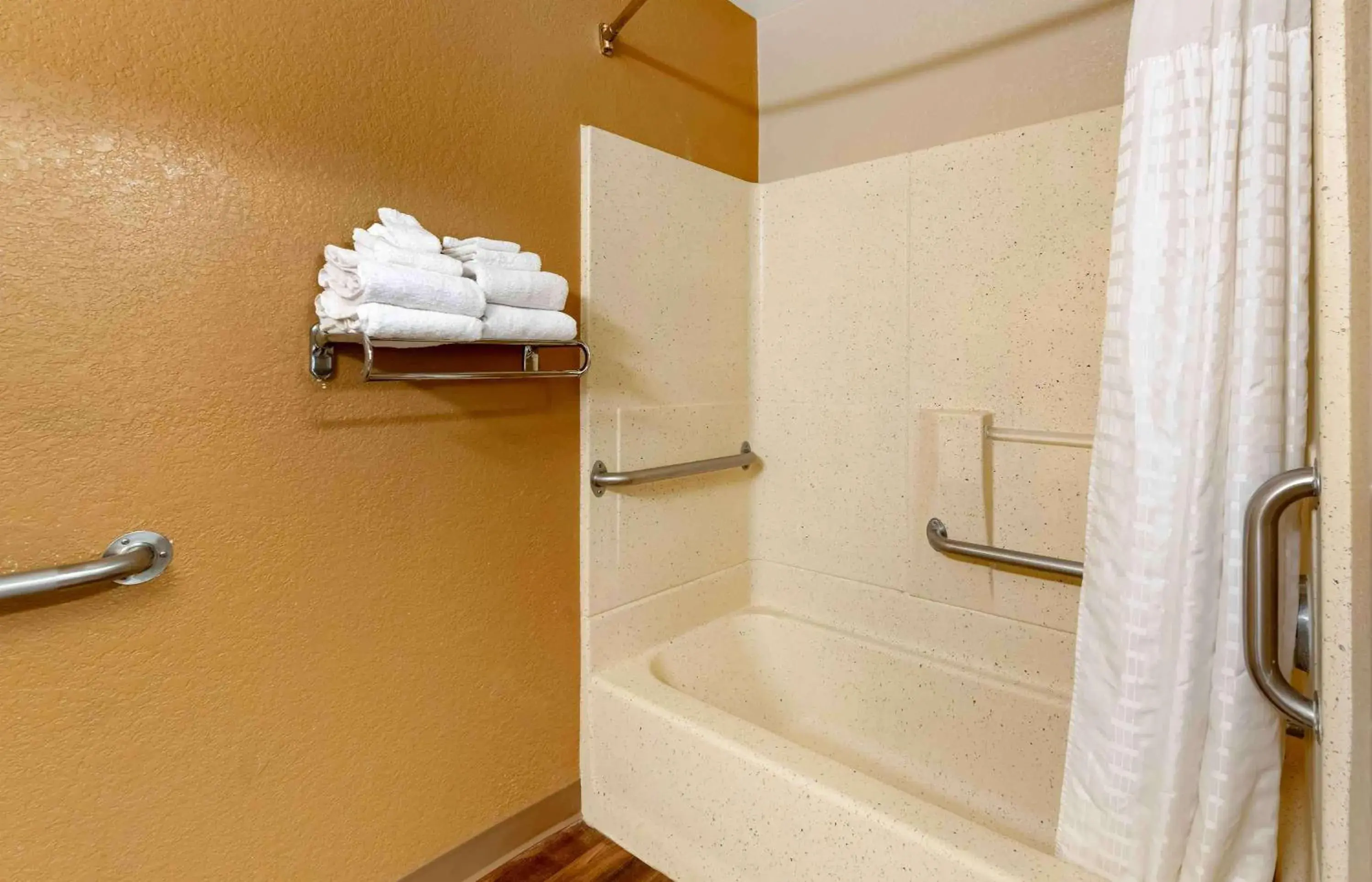 Bathroom in Extended Stay America Suites - Minneapolis - Airport - Eagan - South