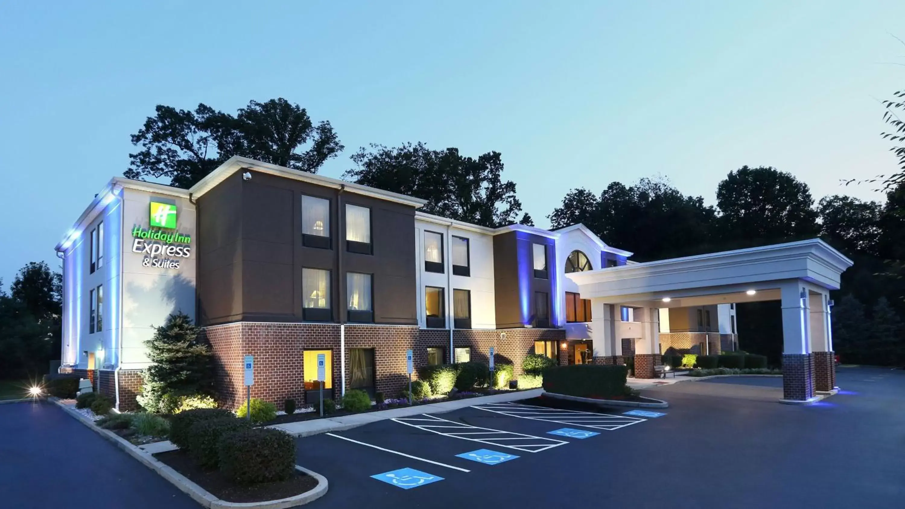 Property Building in Holiday Inn Express Hotel & Suites West Chester, an IHG Hotel