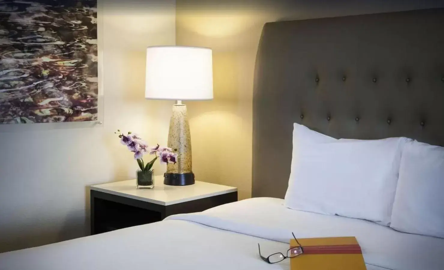 Bedroom, Bed in Lakeway Resort & Spa