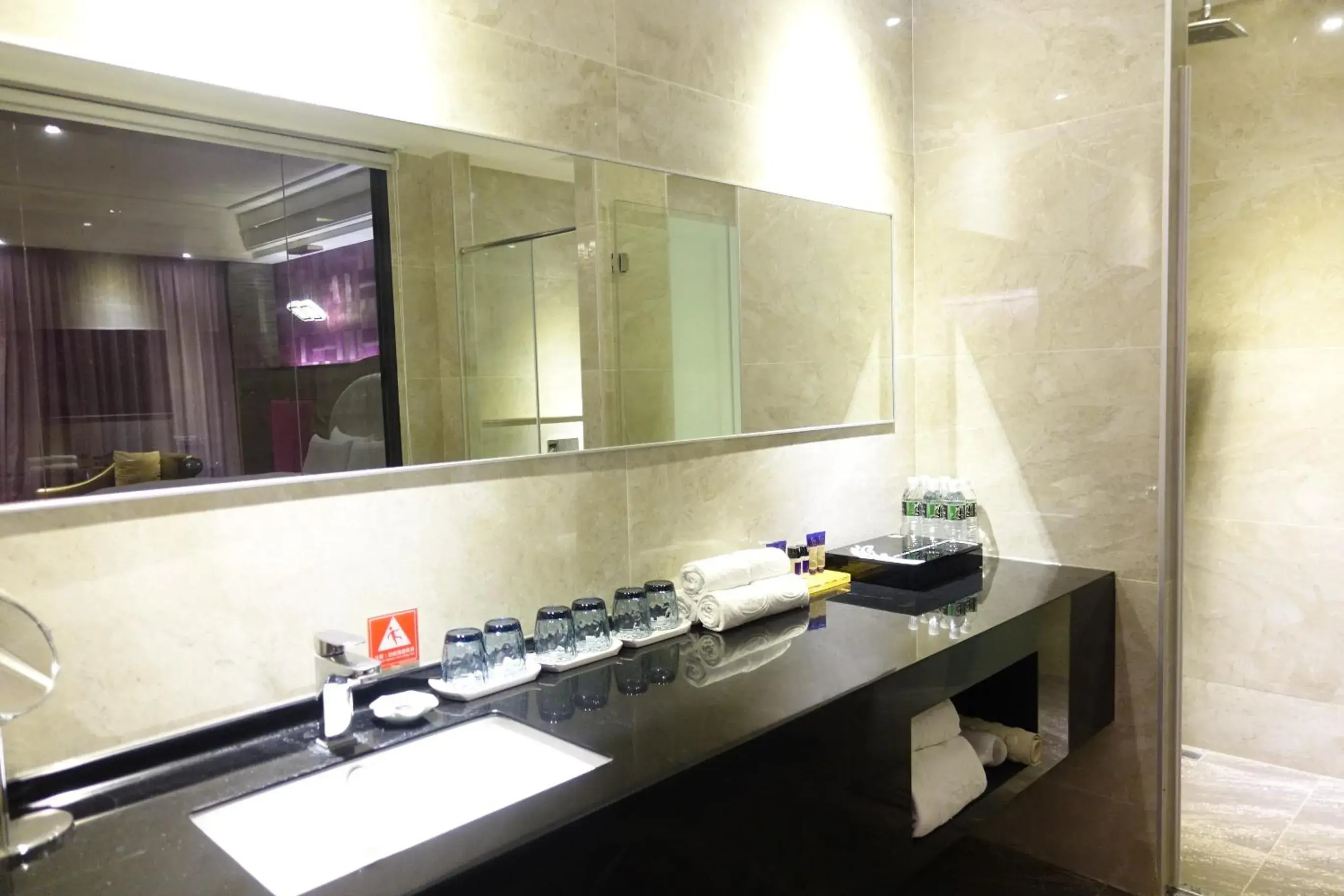 Bathroom in Sun Hao International Hotel